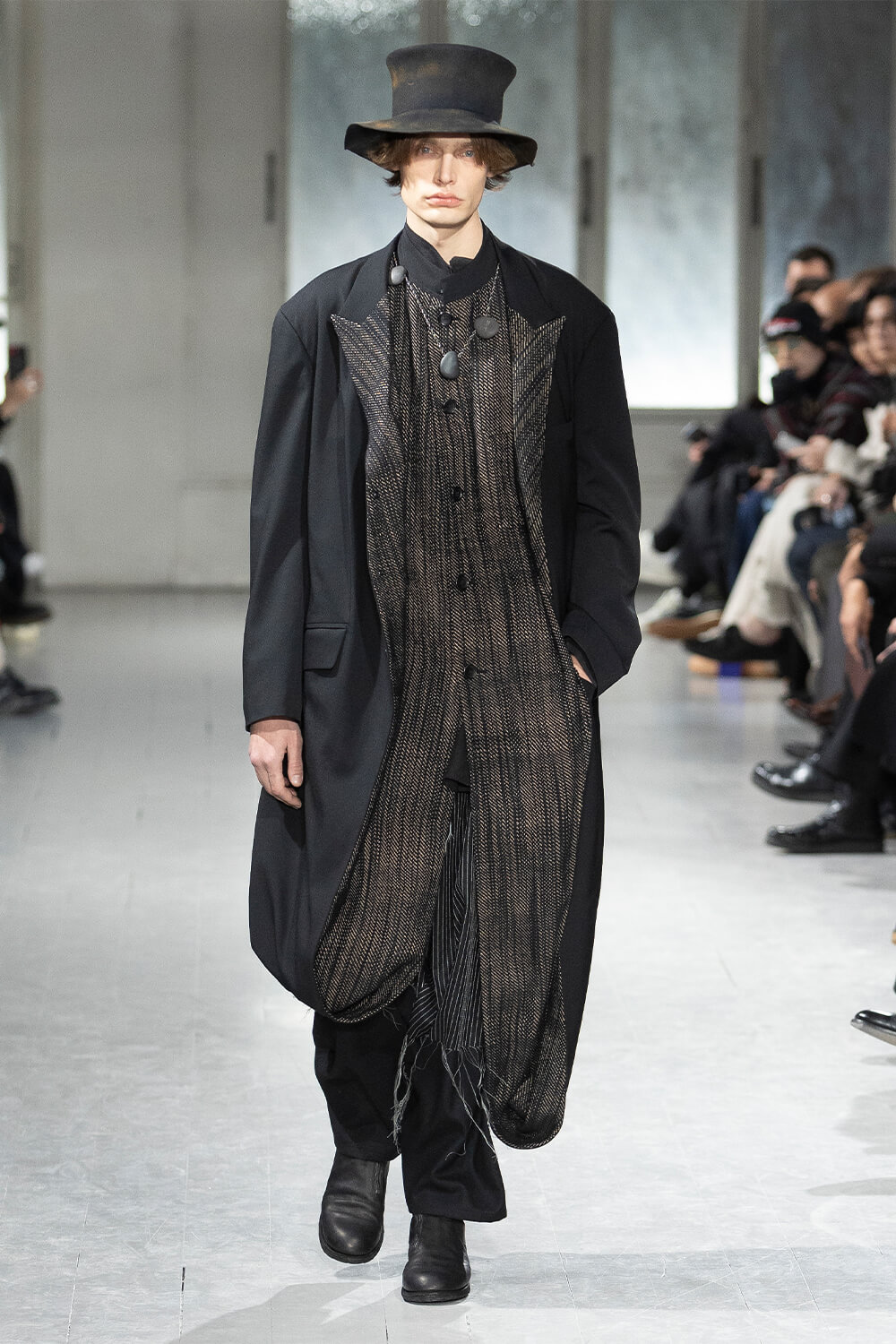 Yohji Yamamoto POUR HOMME A/W 2023-24 COLLECTION | Yohji Yamamoto