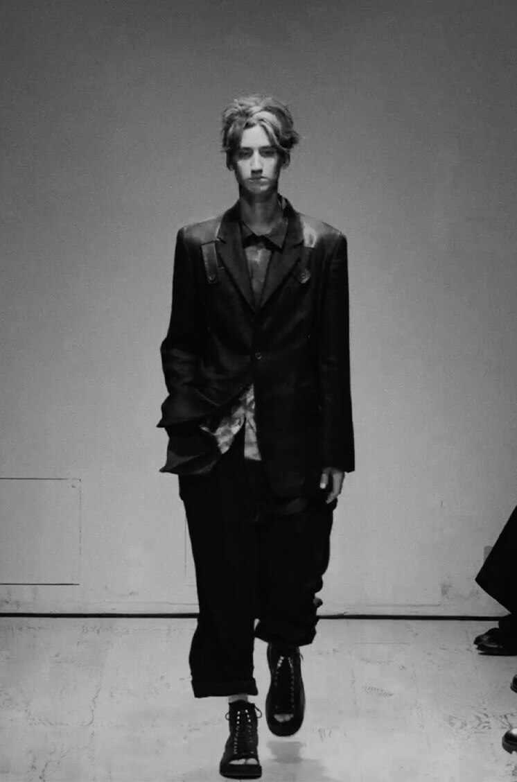 Yohji Yamamoto (ヨウジヤマモト) Official Site