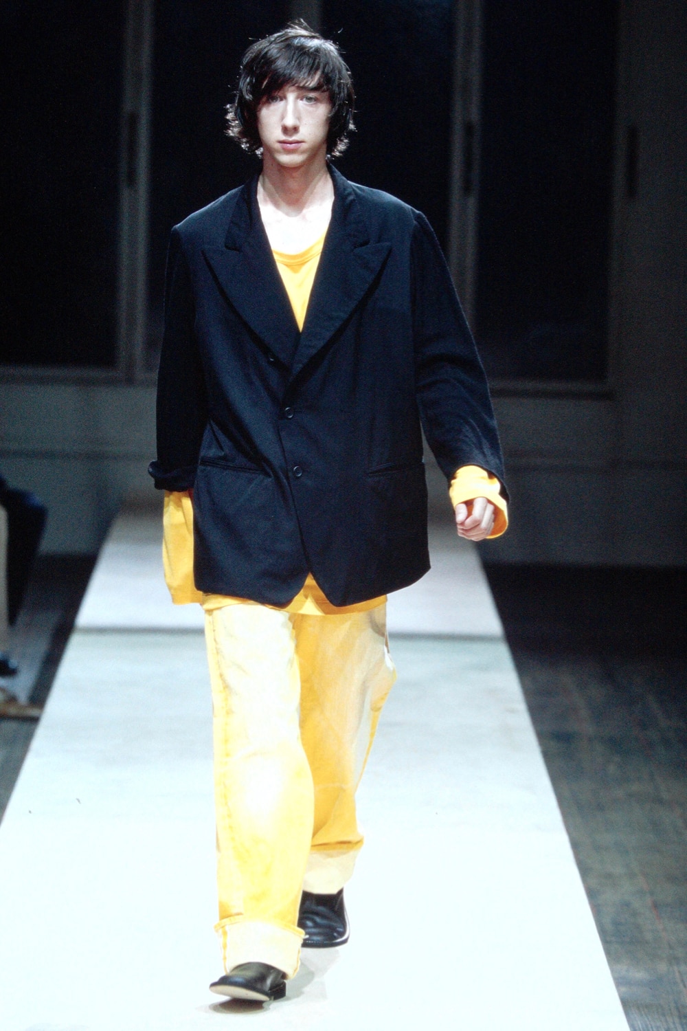 SPRING/SUMMER 2002 | Yohji Yamamoto (ヨウジヤマモト) Official Site SPRING/SUMMER 2002 | Yohji Yamamoto (ヨウジヤマモト) Official Site