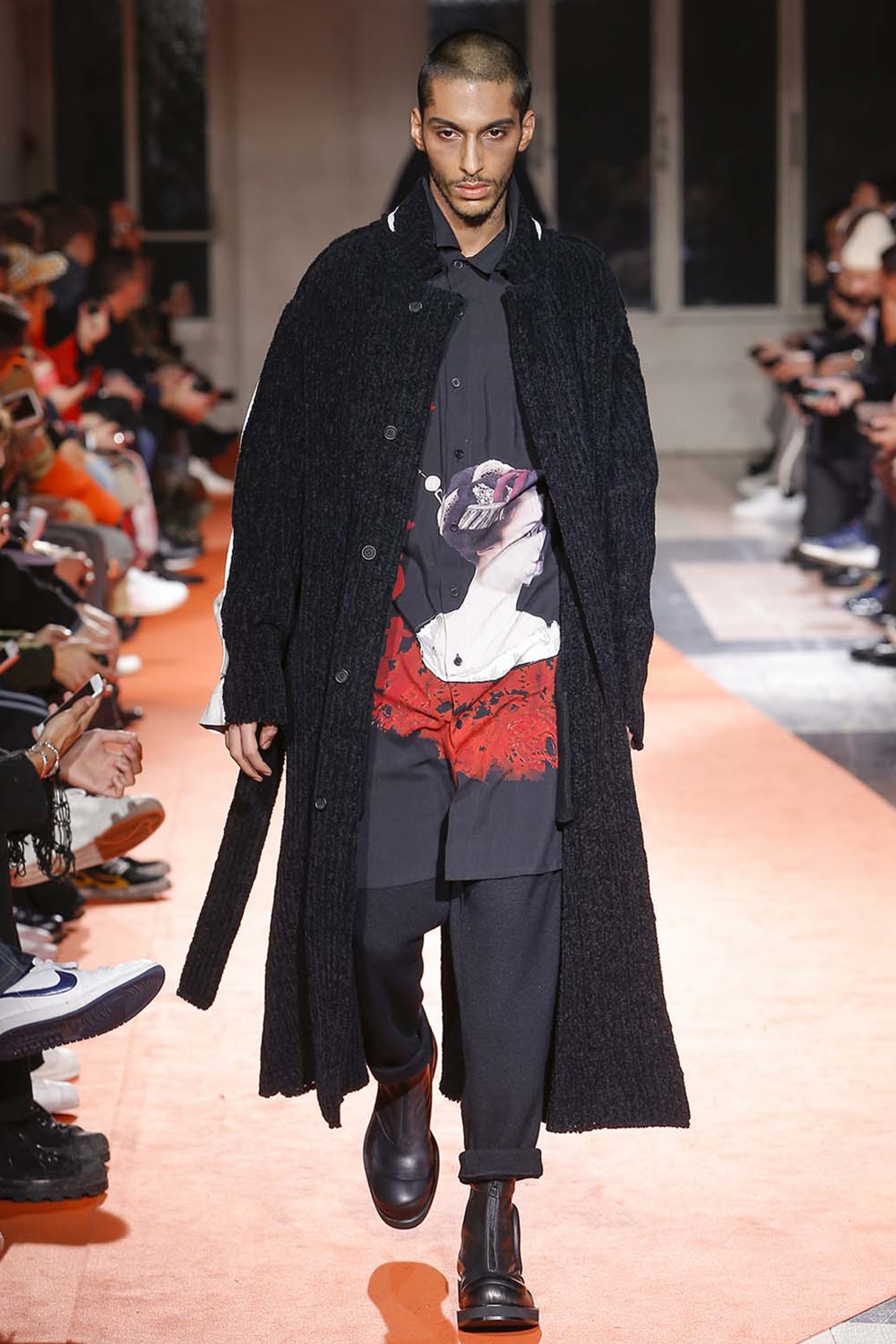 LOOK 32