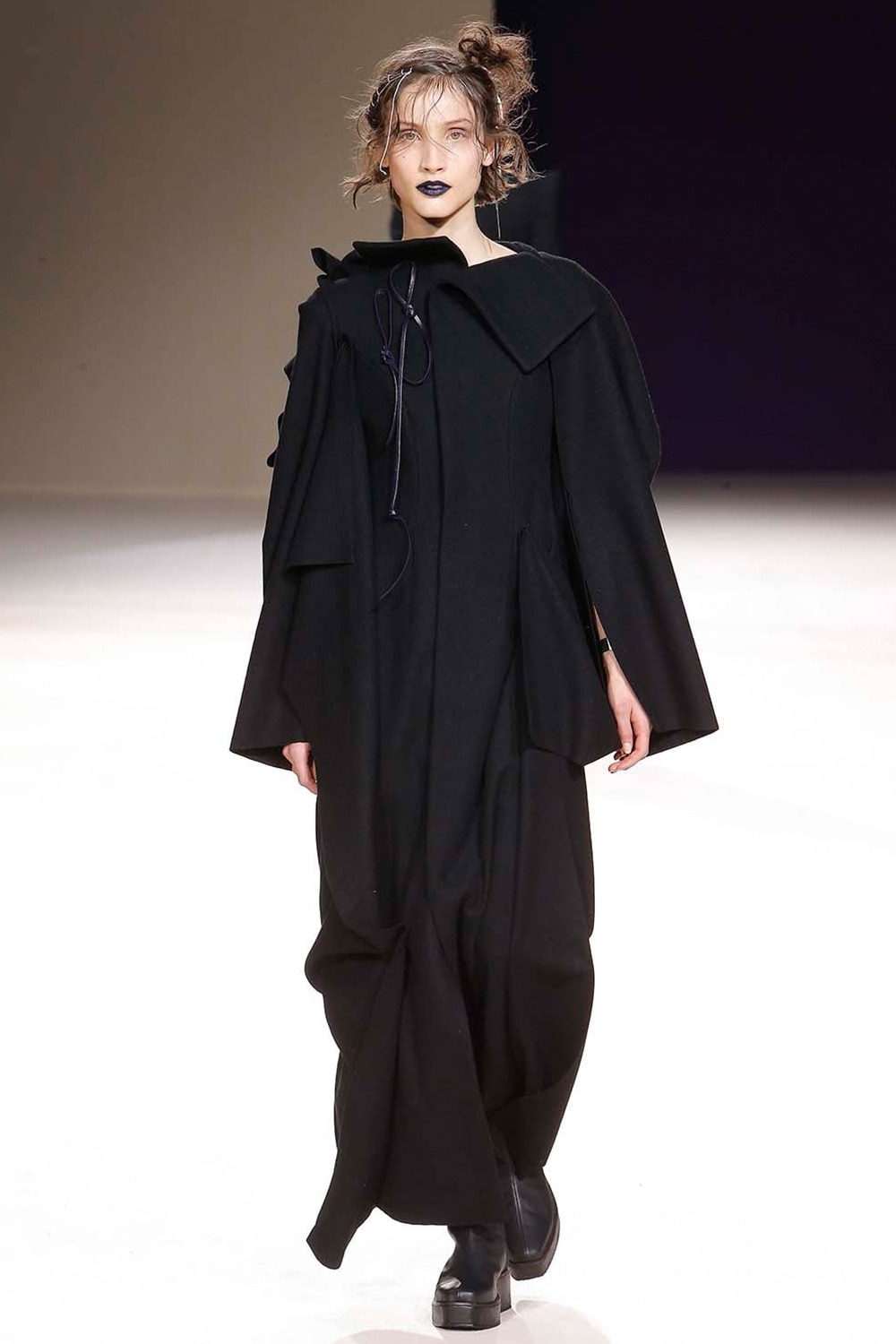 AUTUMN / WINTER 2019-20 | Yohji Yamamoto (ヨウジヤマモト) Official