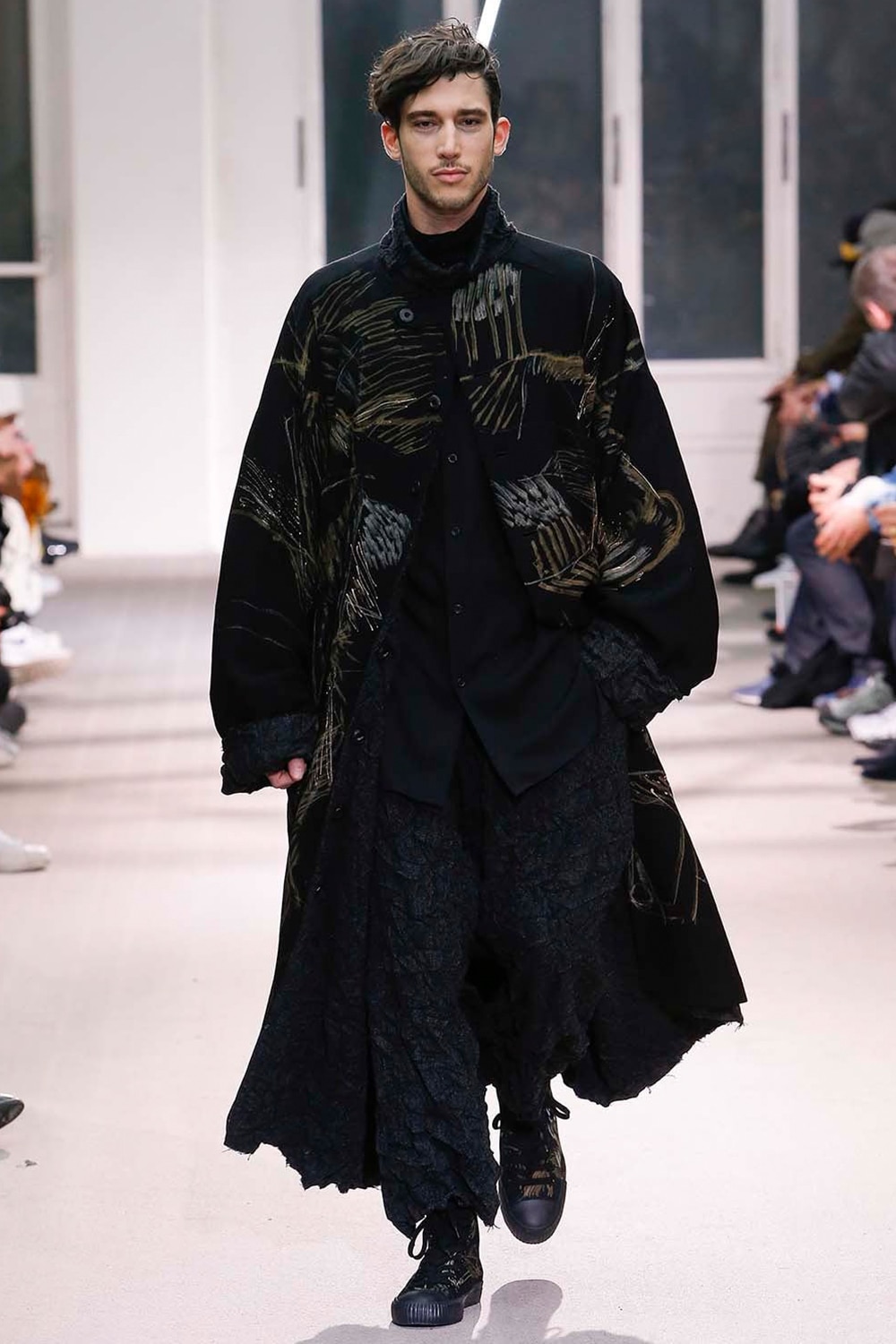 AUTUMN / WINTER 2019-20 | Yohji Yamamoto (ヨウジヤマモト) Official