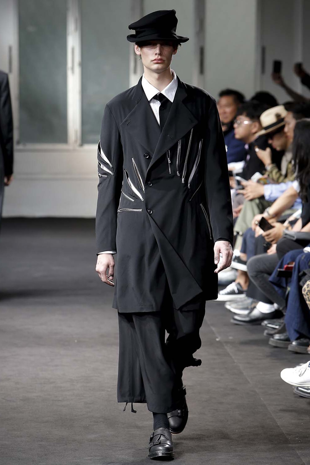 SPRING / SUMMER 2019 | Yohji Yamamoto (ヨウジヤマモト