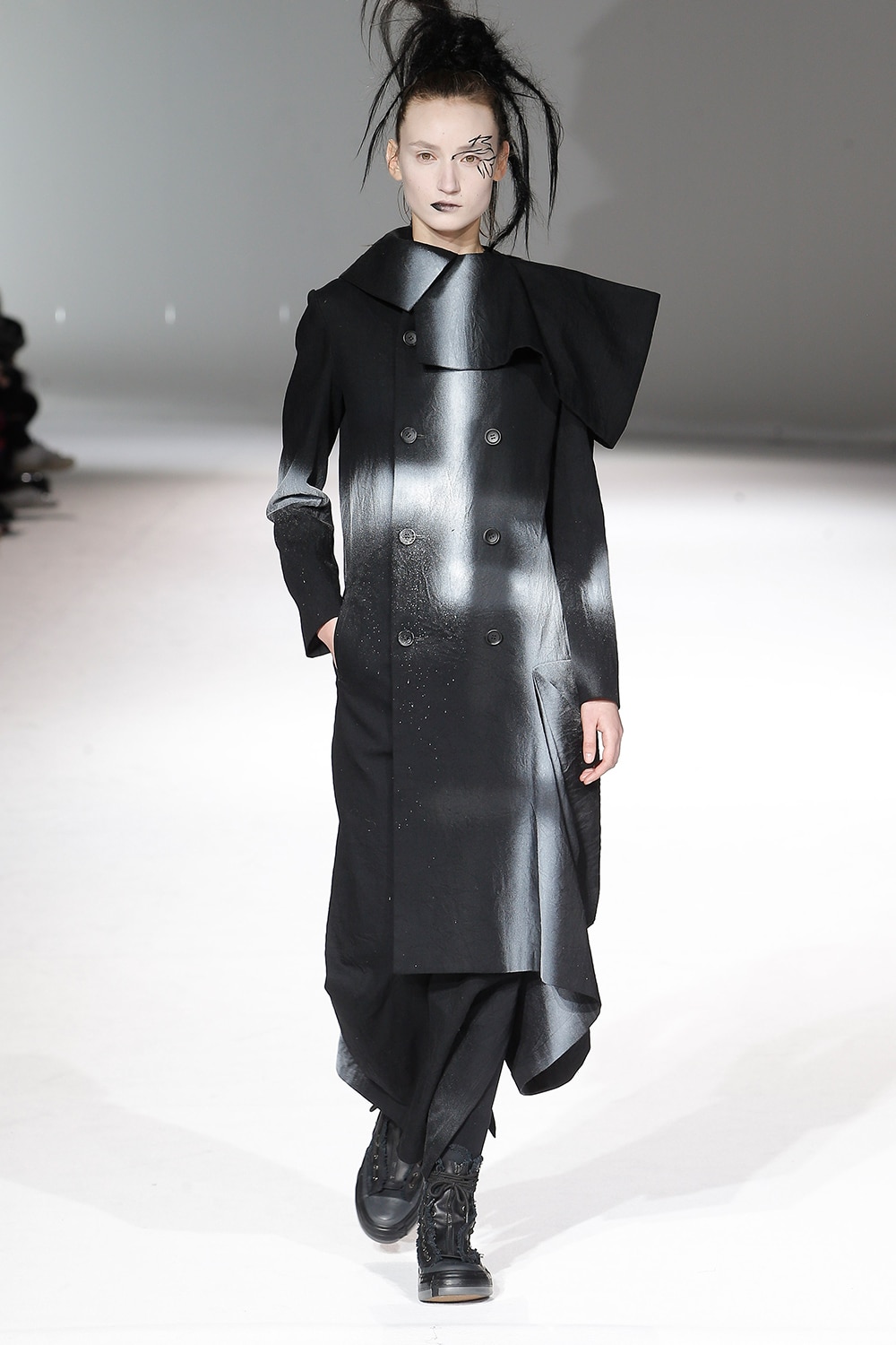 AUTUMN / WINTER 2020-21 | Yohji Yamamoto (ヨウジヤマモト) Official