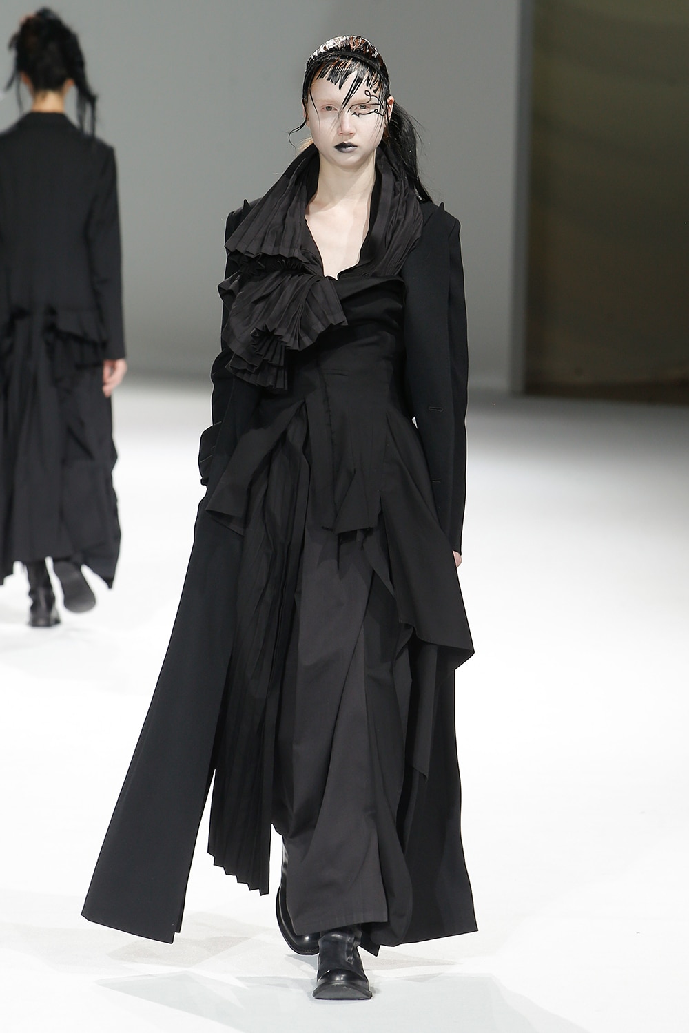 AUTUMN / WINTER 2020-21 | Yohji Yamamoto (ヨウジヤマモト) Official