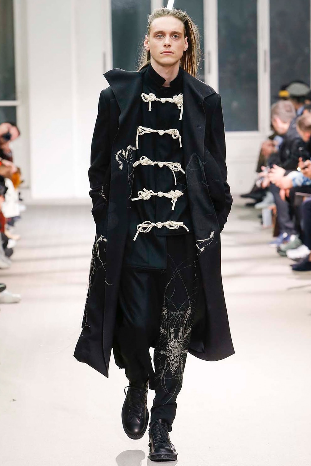 AUTUMN / WINTER 2019-20 | Yohji Yamamoto (ヨウジヤマモト) Official AUTUMN / WINTER 2019-20 | Yohji Yamamoto (ヨウジヤマモト) Official
