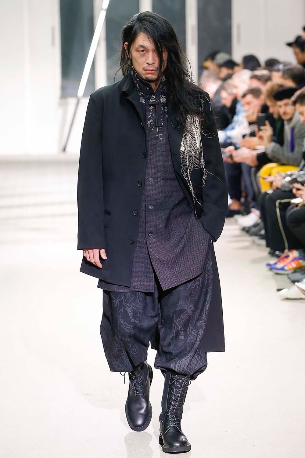 AUTUMN / WINTER 2019-20 | Yohji Yamamoto (ヨウジヤマモト) Official 