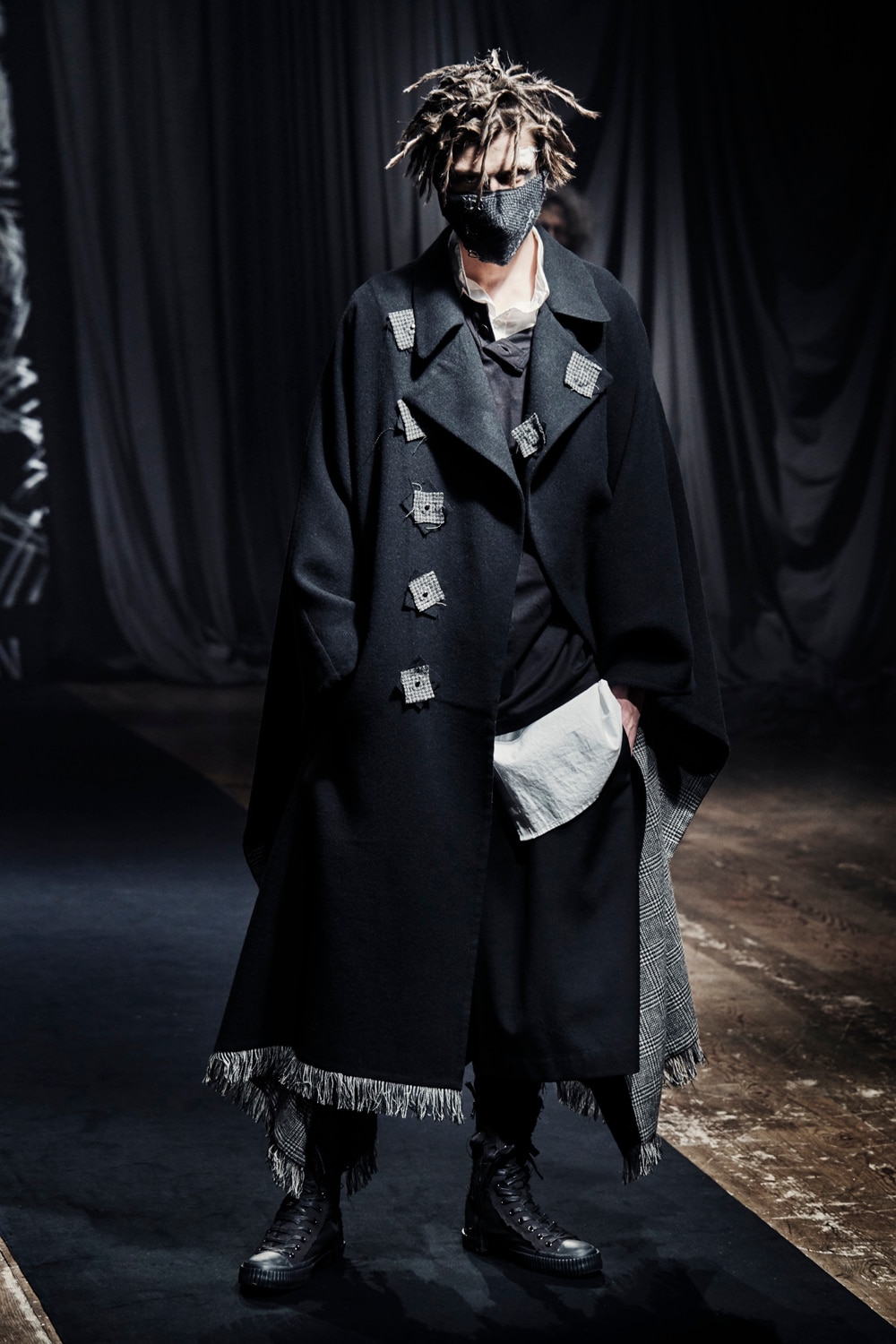 AUTUMN / WINTER 2021-22 | Yohji Yamamoto (ヨウジヤマモト) Official