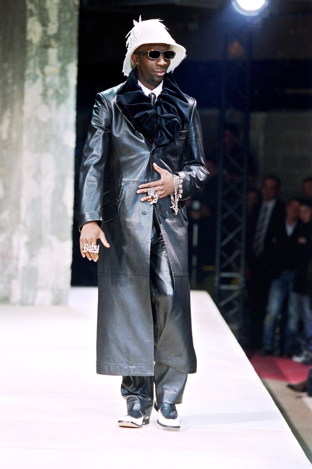 AUTUMN / WINTER 2003-2004 | Yohji Yamamoto (ヨウジヤマモト