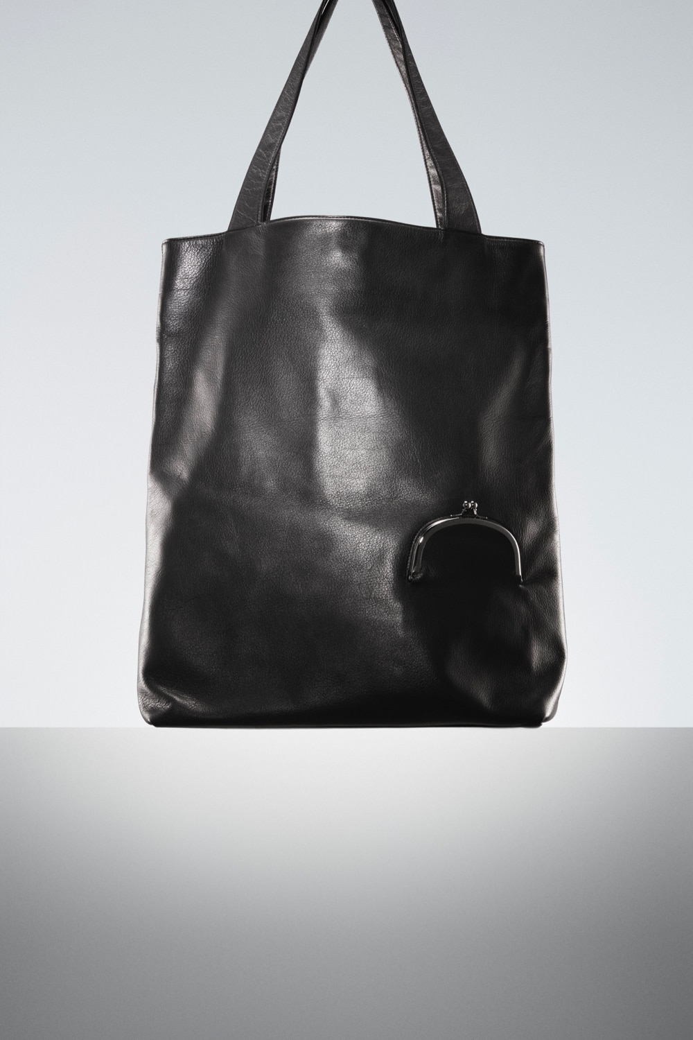 LOOK CLASP TOTE