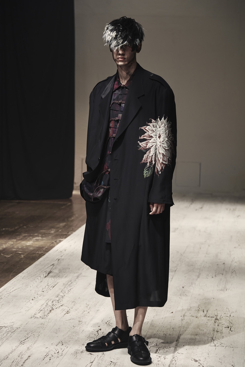 SPRING / SUMMER 2022 | Yohji Yamamoto (ヨウジヤマモト) Official Site