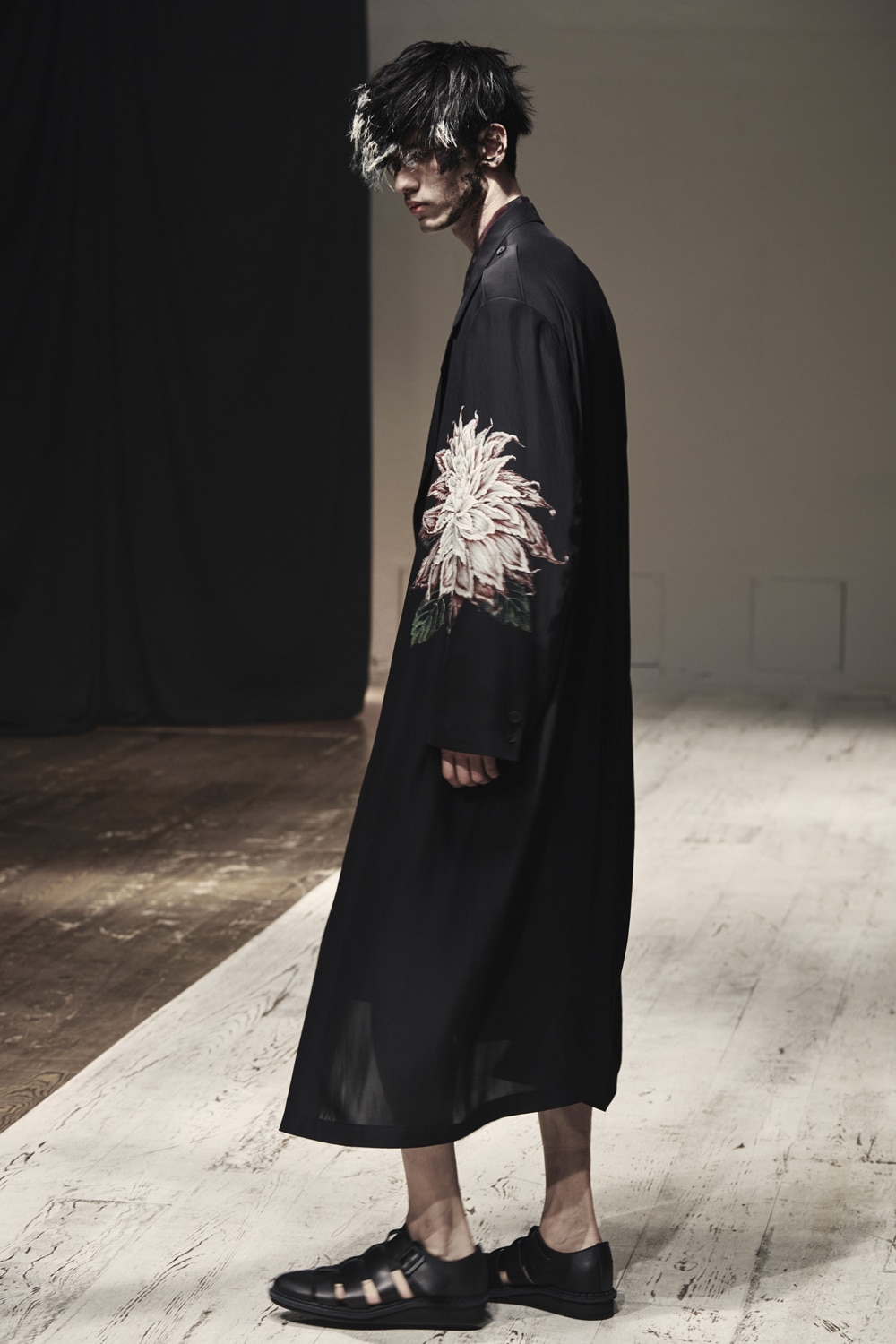 SPRING / SUMMER 2022 | Yohji Yamamoto (ヨウジヤマモト) Official Site