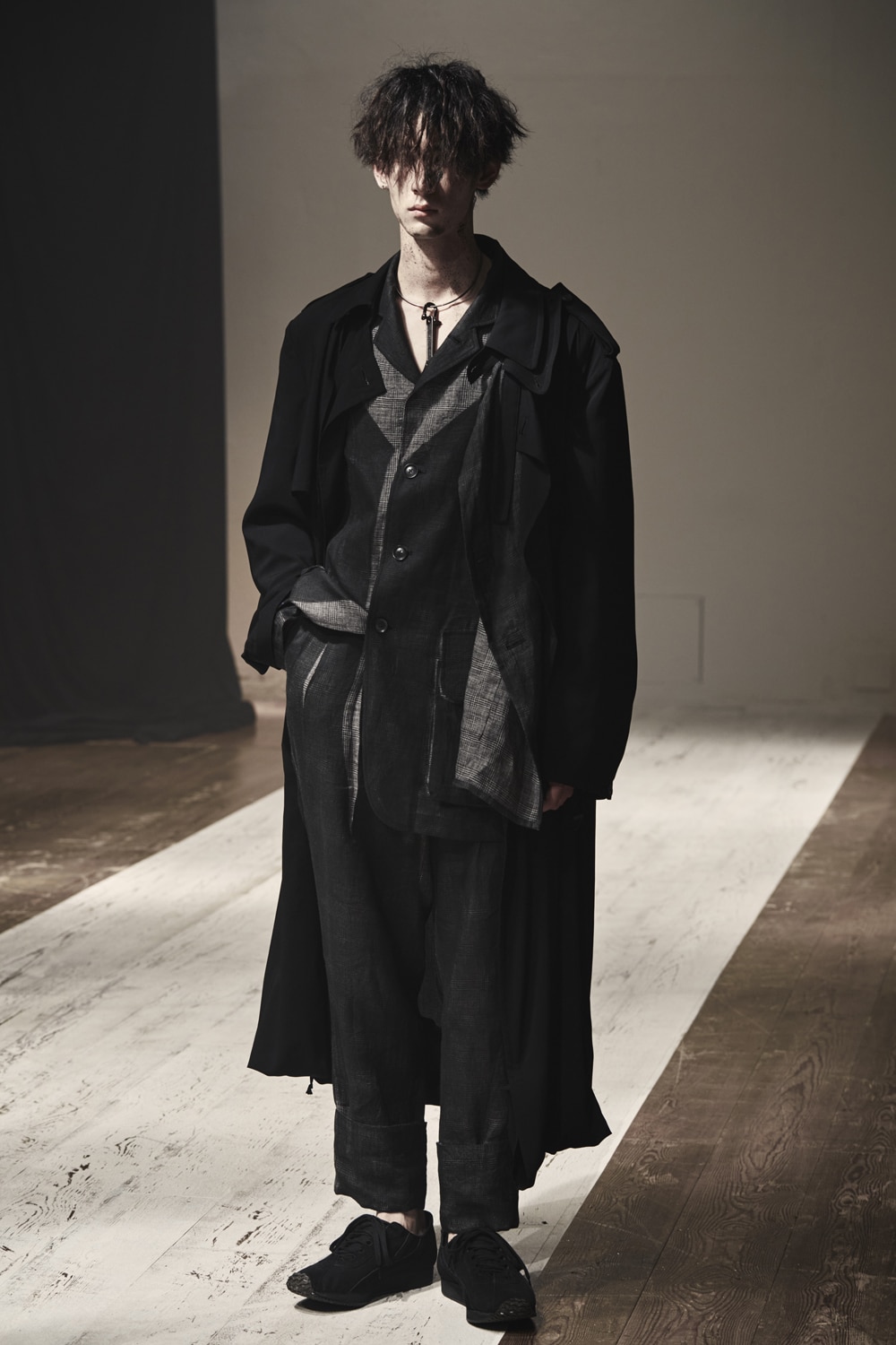 SPRING / SUMMER 2022 | Yohji Yamamoto (ヨウジヤマモト) Official Site