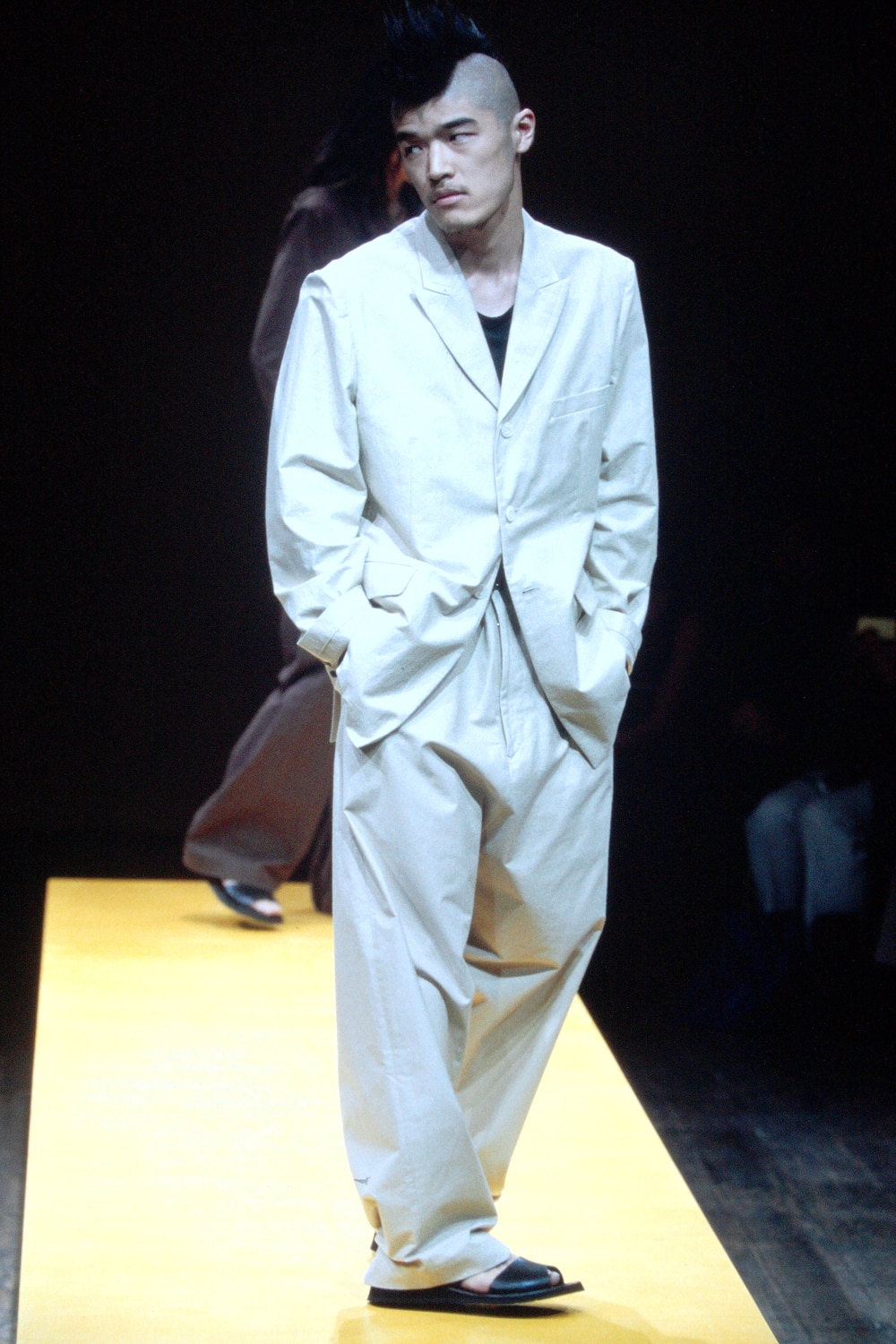 SPRING / SUMMER 2000 | Yohji Yamamoto (ヨウジヤマモト) Official Site