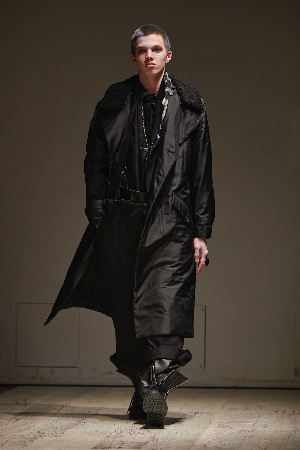 AUTUMN / WINTER 2022-23 | Yohji Yamamoto (ヨウジヤマモト) Official 