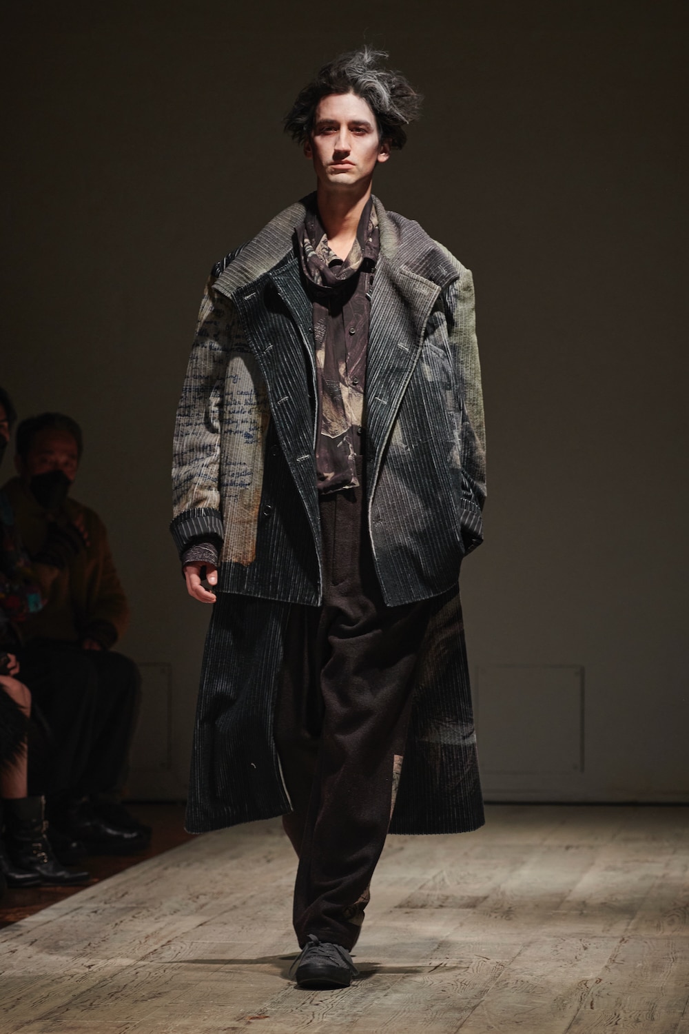 AUTUMN / WINTER 2022-23 | Yohji Yamamoto (ヨウジヤマモト) Official 