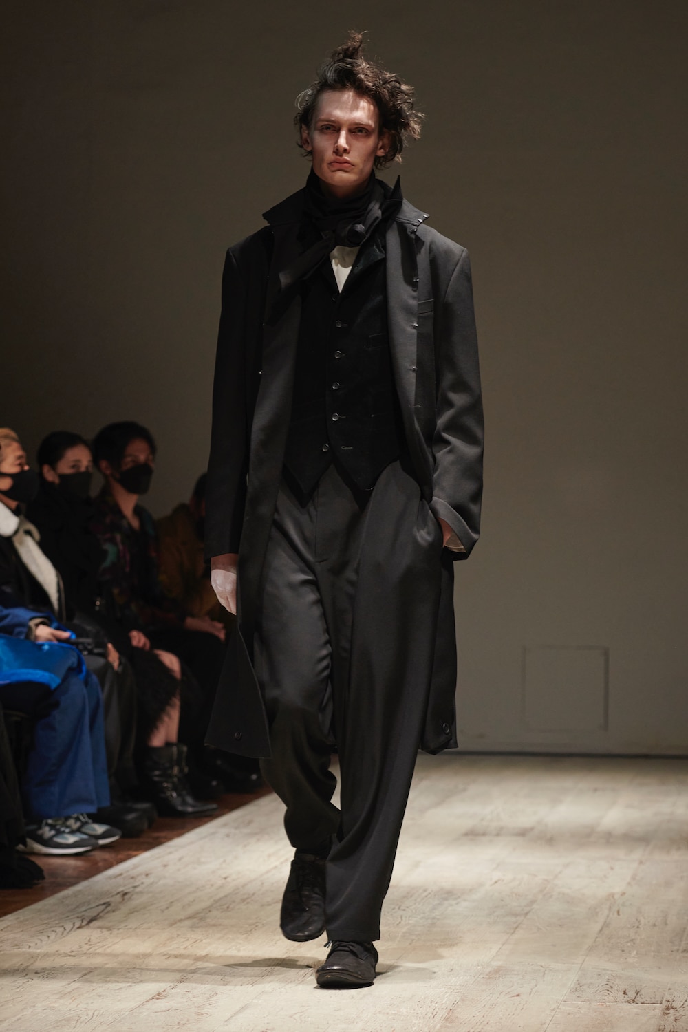 AUTUMN / WINTER 2022-23 | Yohji Yamamoto (ヨウジヤマモト) Official