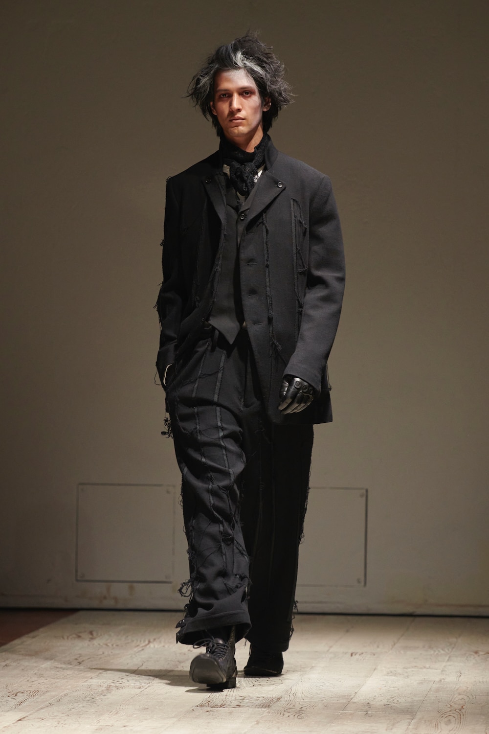 AUTUMN / WINTER 2022-23 | Yohji Yamamoto (ヨウジヤマモト) Official 