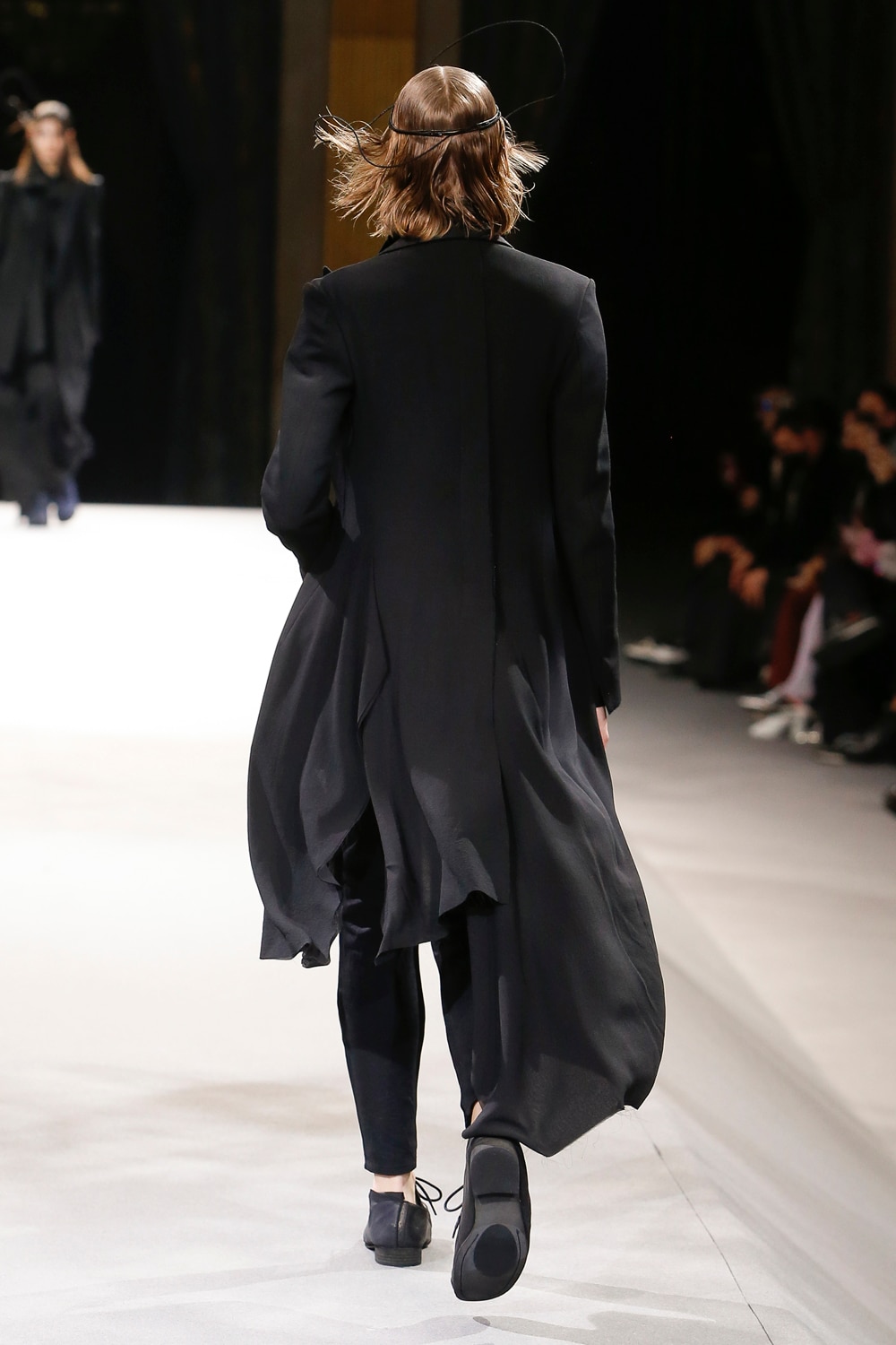 AUTUMN / WINTER 2022-23 | Yohji Yamamoto (ヨウジヤマモト) Official