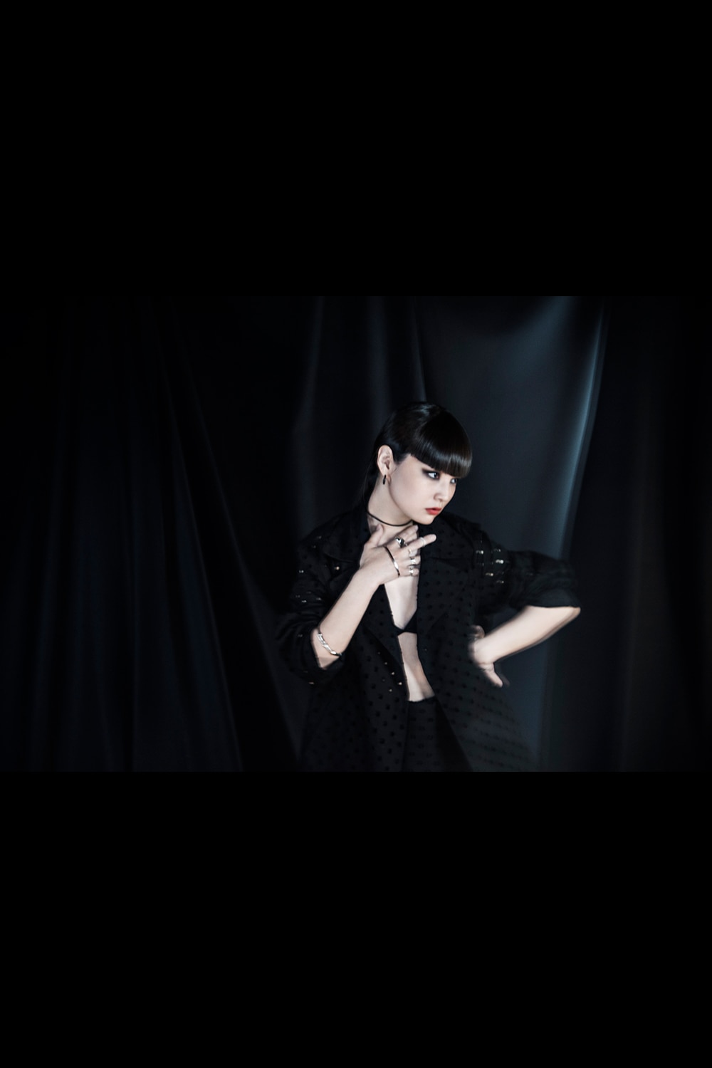 LOOK KOZUE AKIMOTO 01