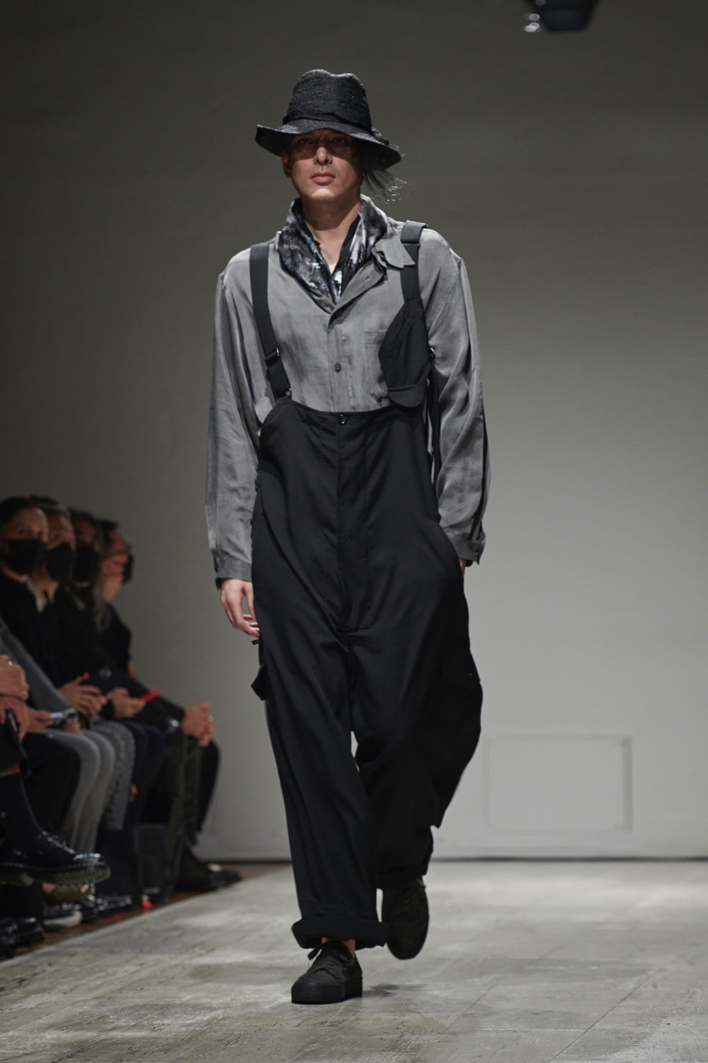 SPRING / SUMMER    Yohji Yamamoto ヨウジヤマモト Official Site