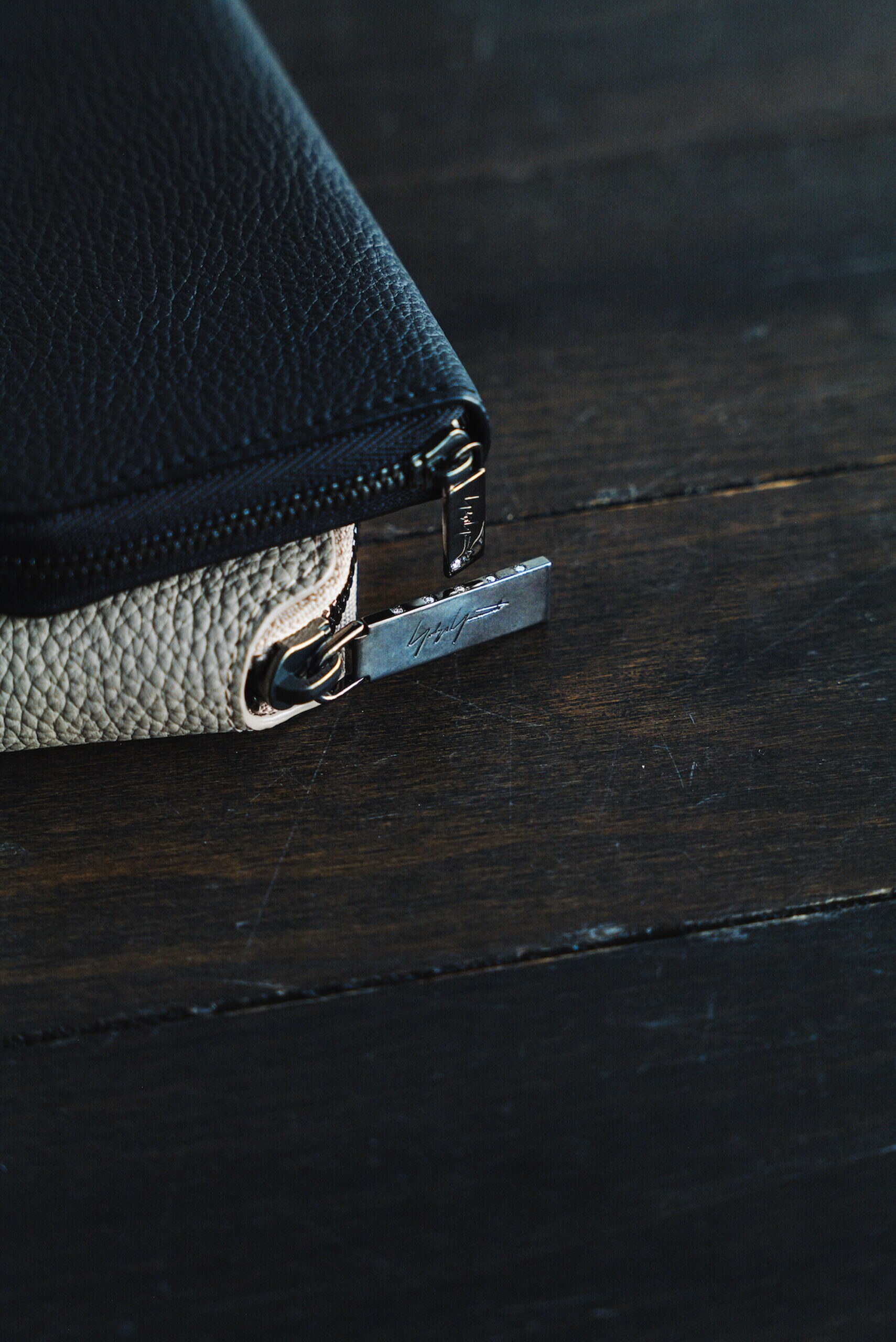 yohji yamamoto - × KOTA OKUDA CLASP BAGS / がま口バッグ / ブラック×シルバー / YD-I40-732  | ALUBUS / RUFUS