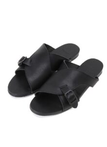 FLAT SANDALS