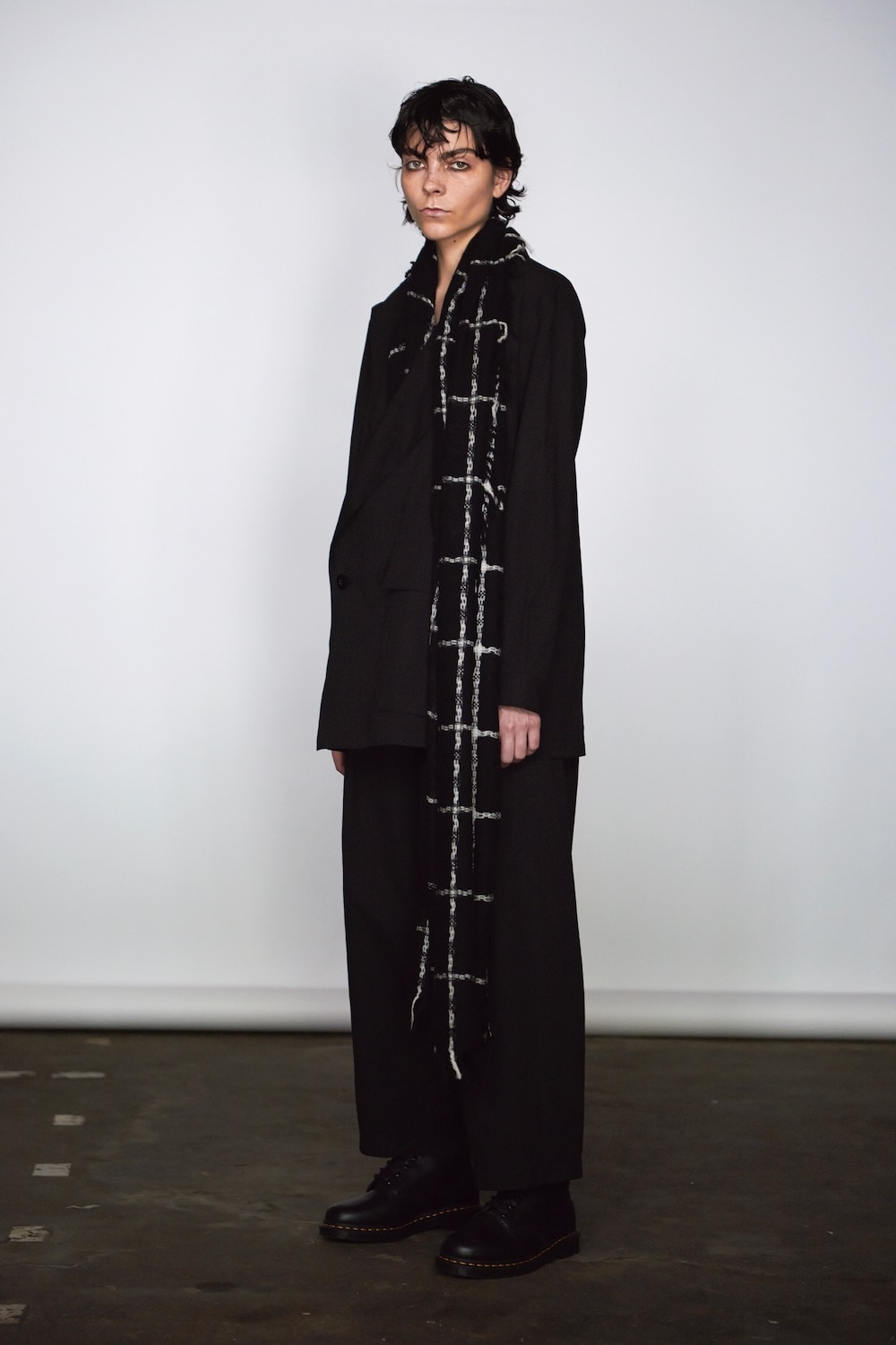 LOOK 02