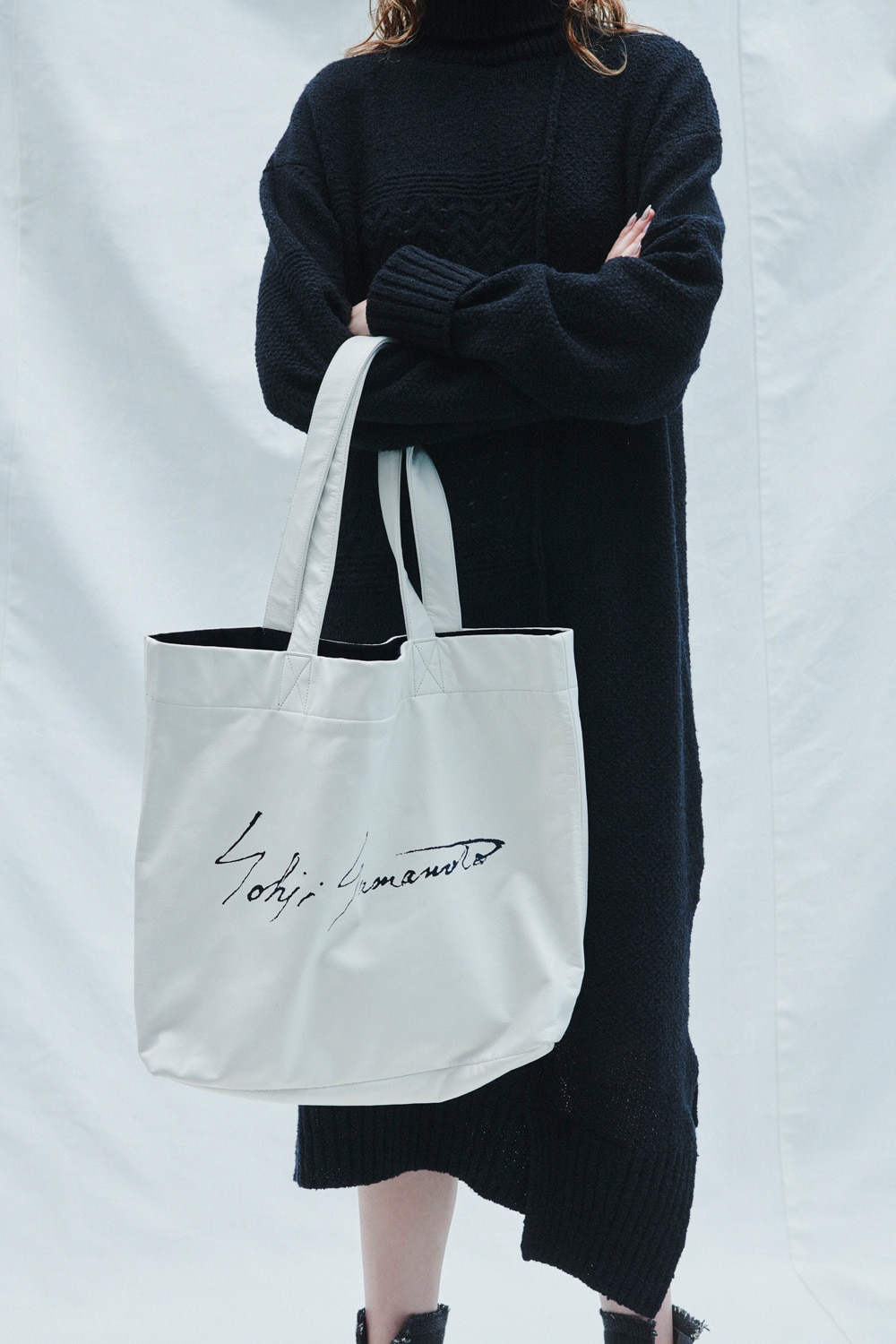 LOOK SIGNATURE TOTE