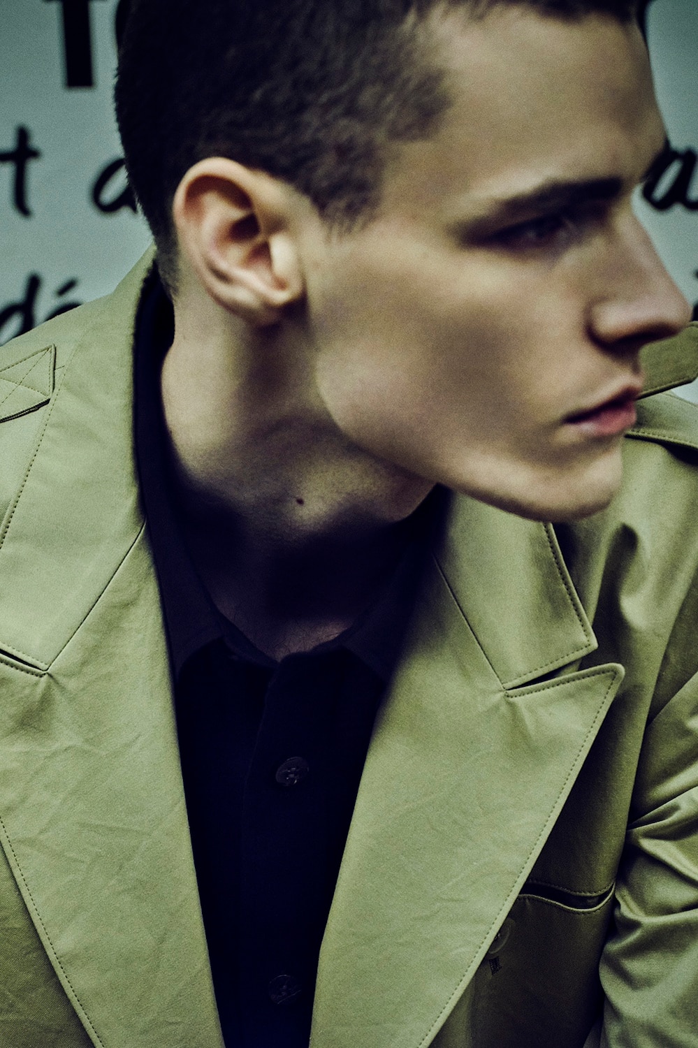 LOOK 02