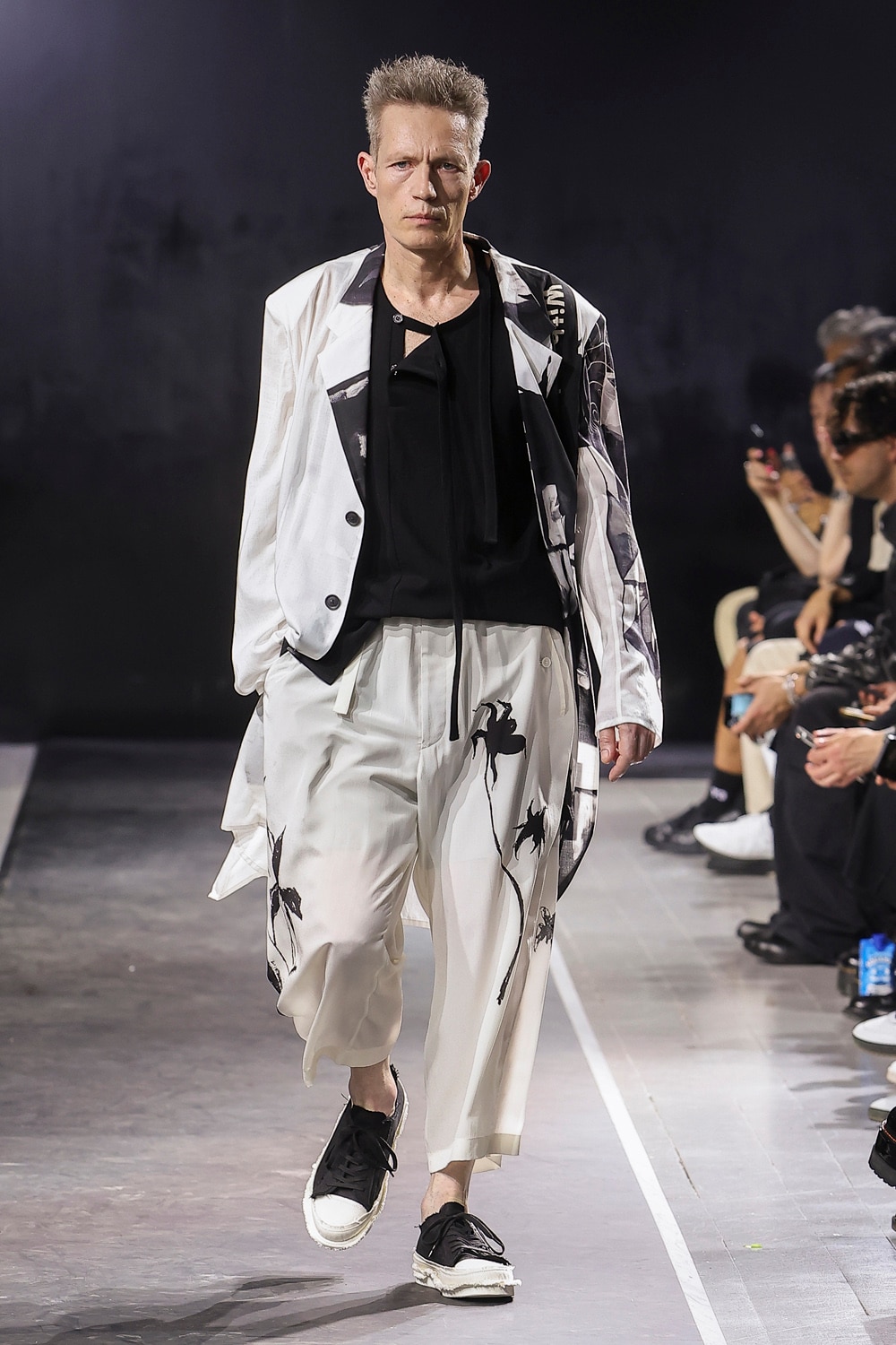 LOOK 04