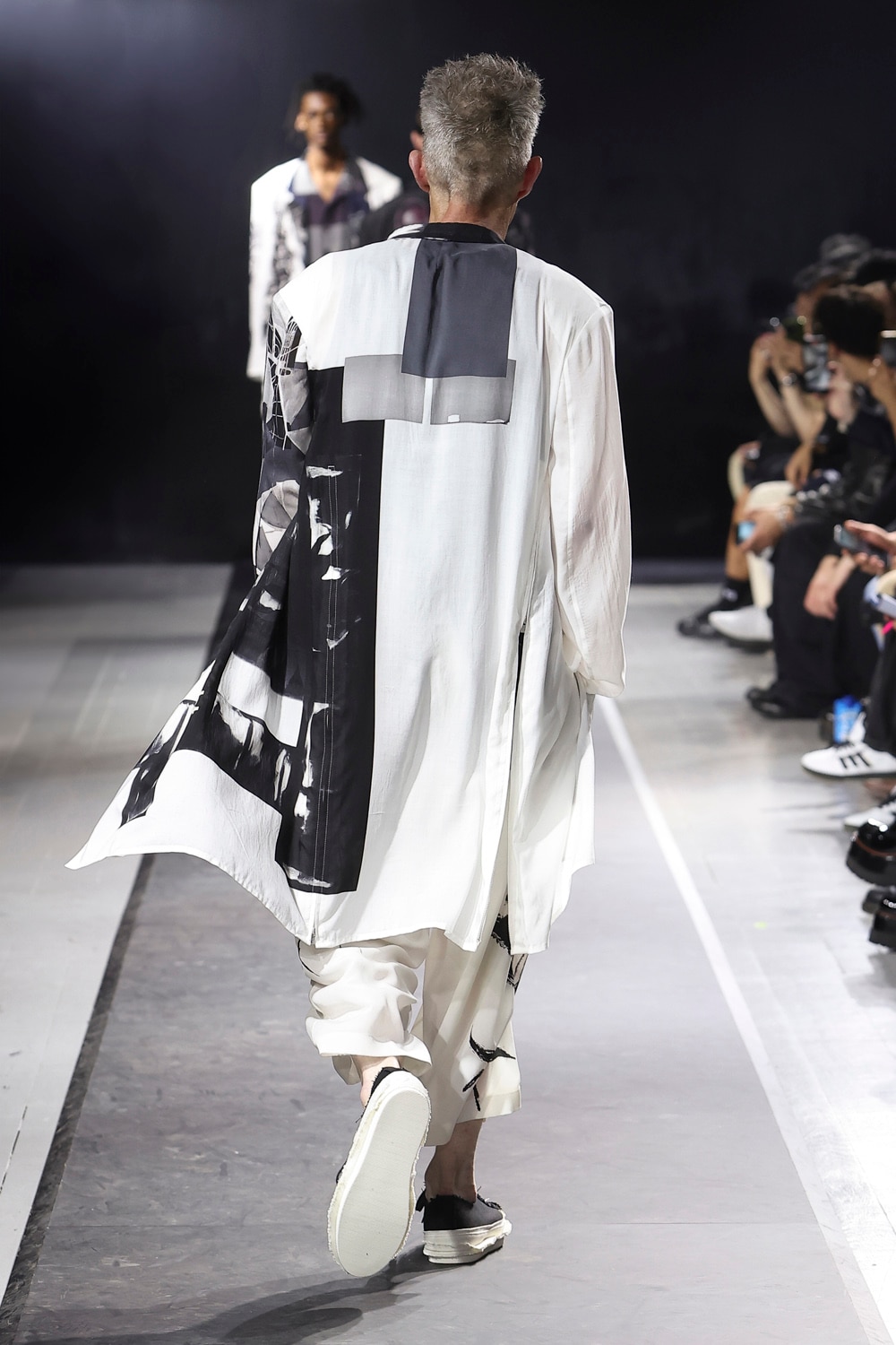 LOOK 04