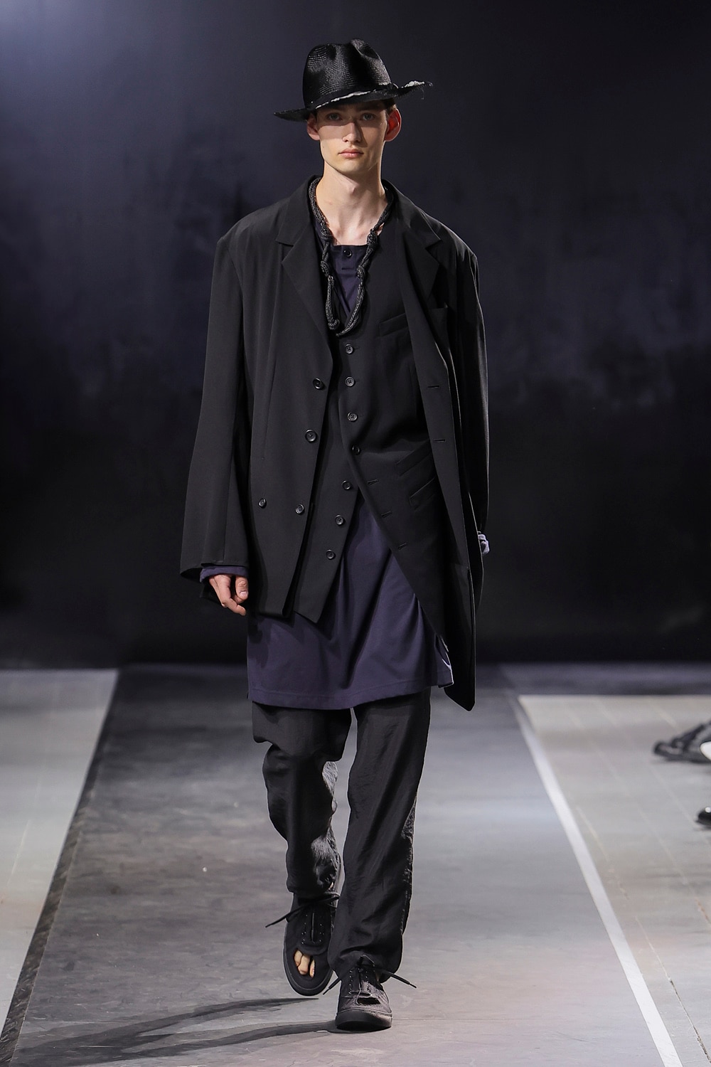 LOOK 19