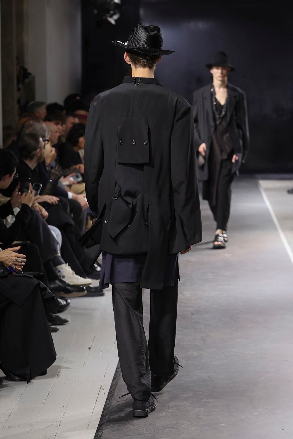 LOOK 19