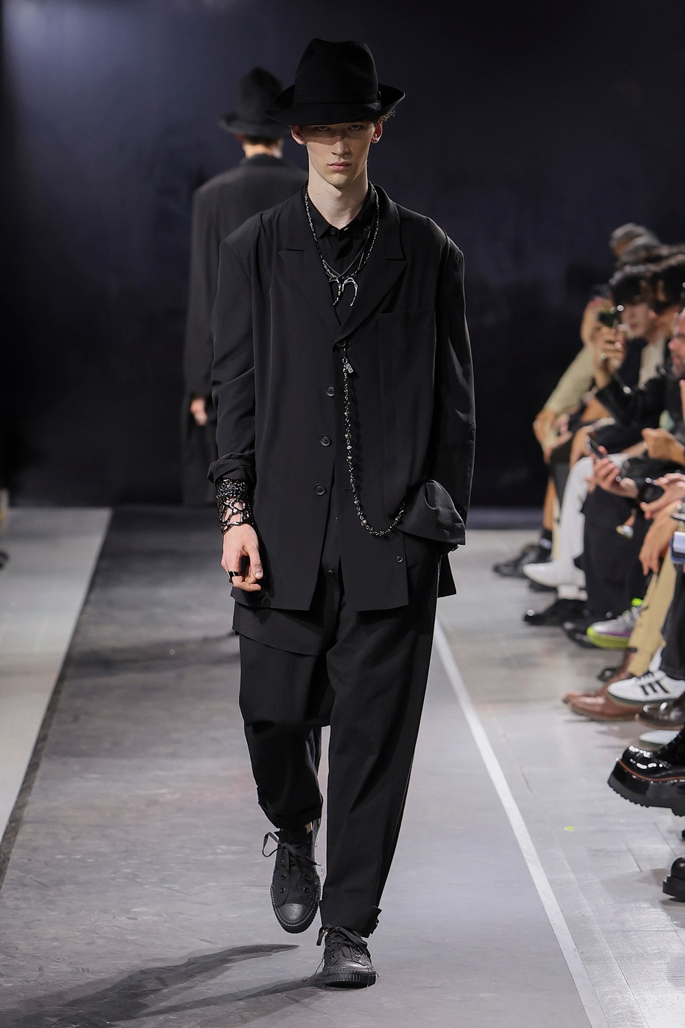 LOOK 22