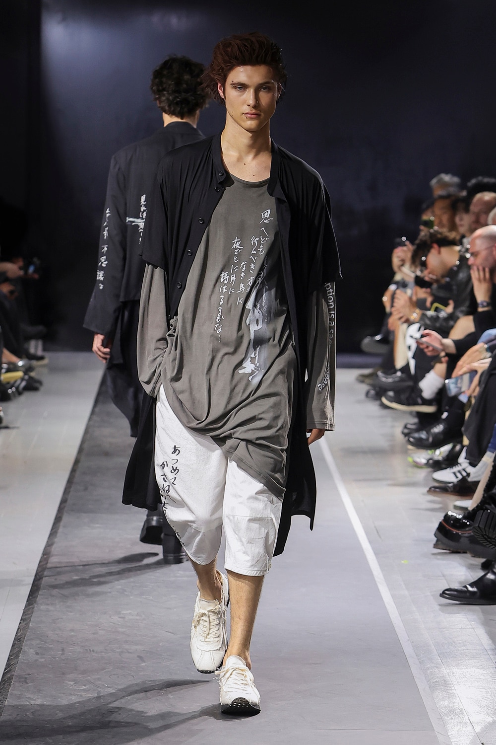 LOOK 32