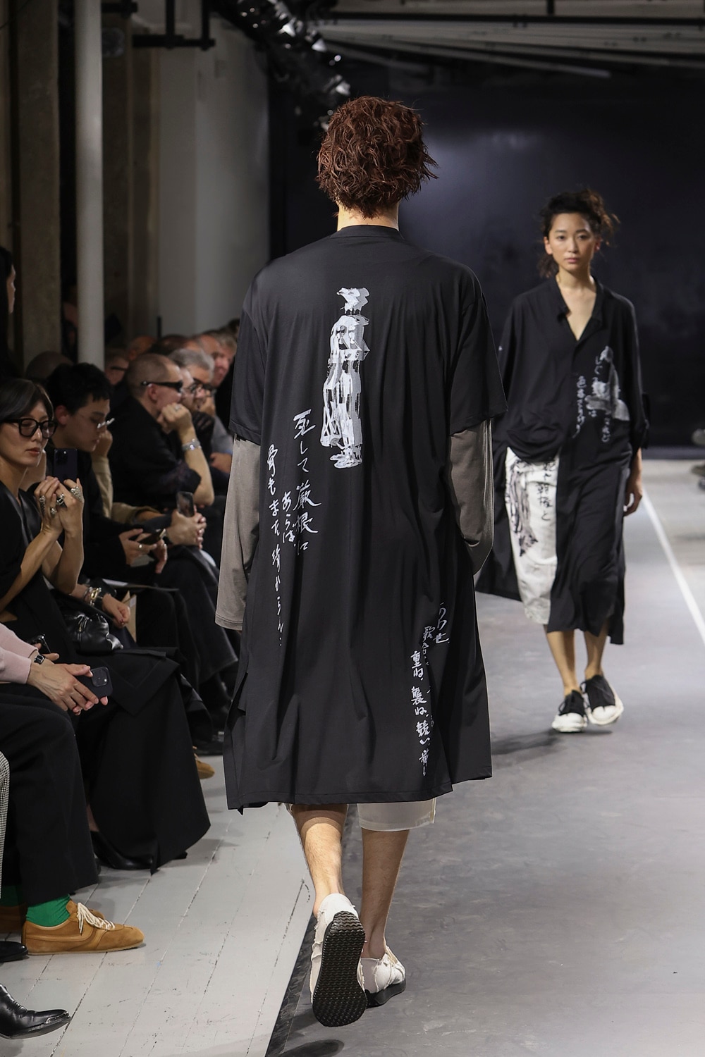 LOOK 32