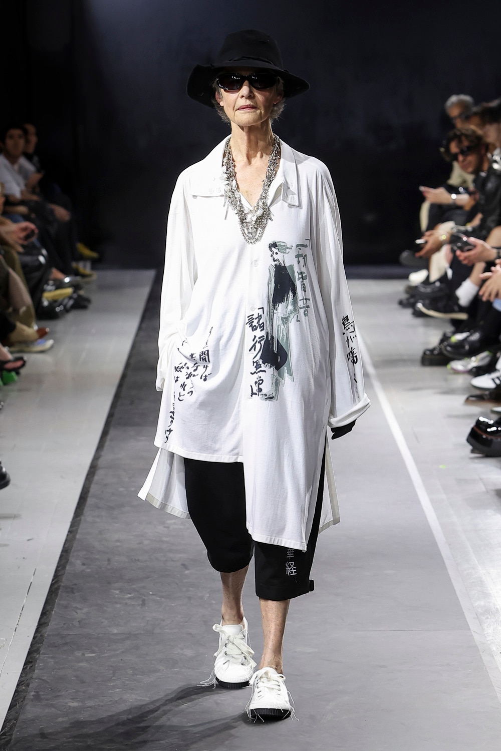LOOK 37