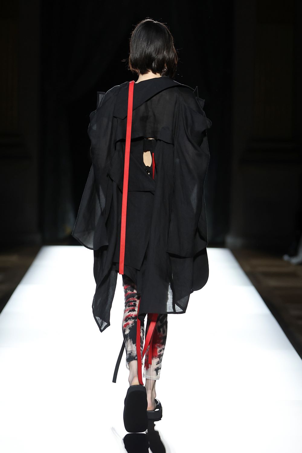 LOOK 02