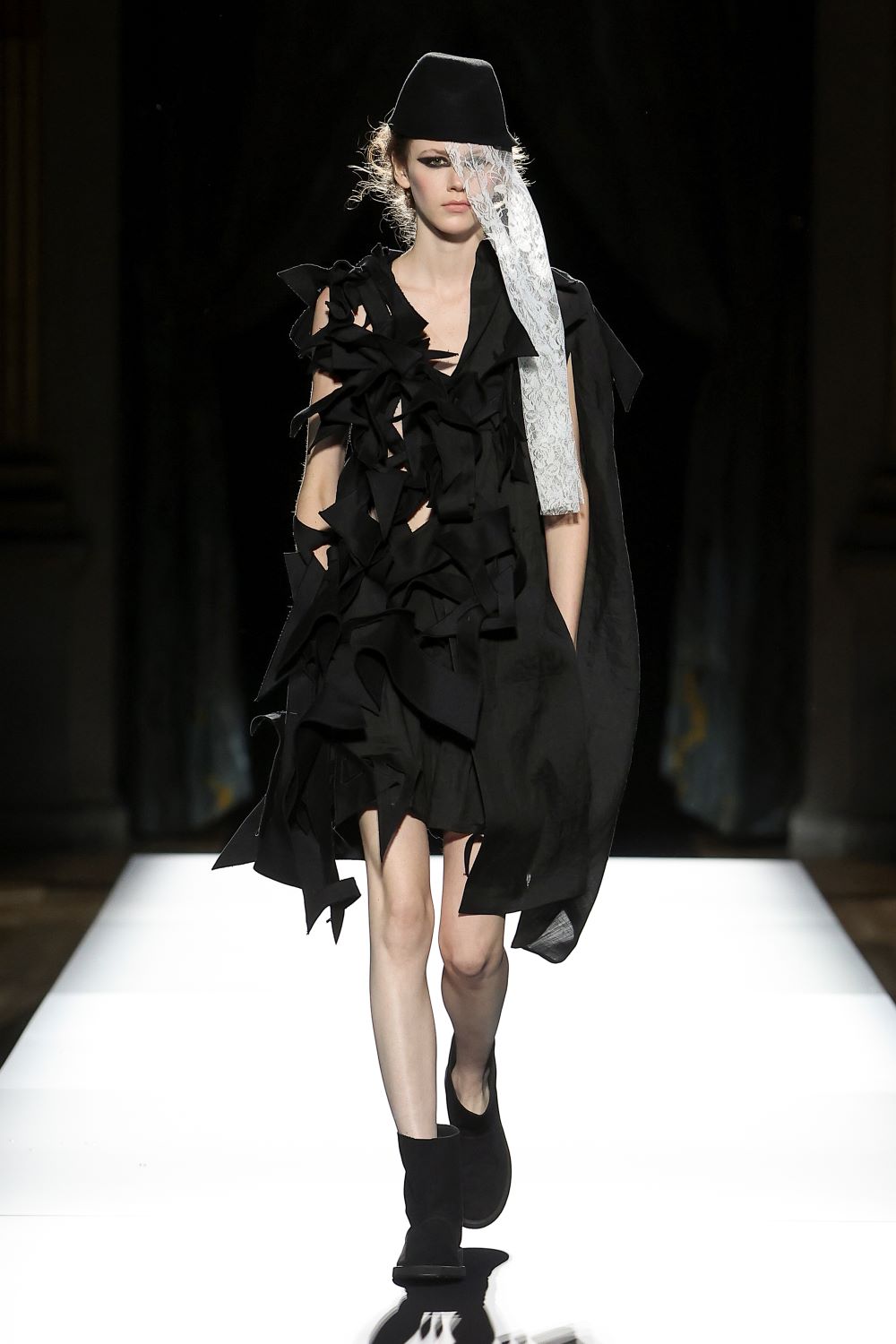 LOOK 03