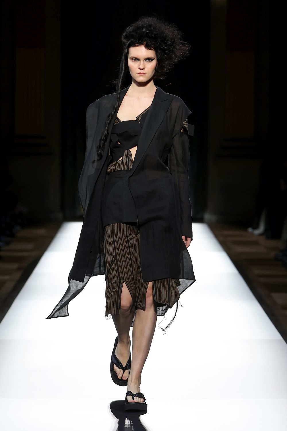 LOOK 04