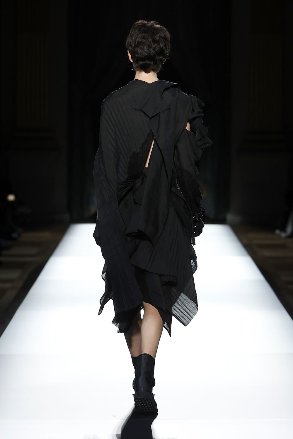 LOOK 06