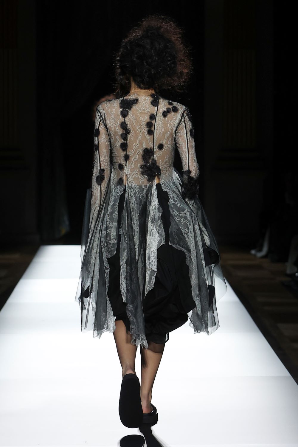 LOOK 08
