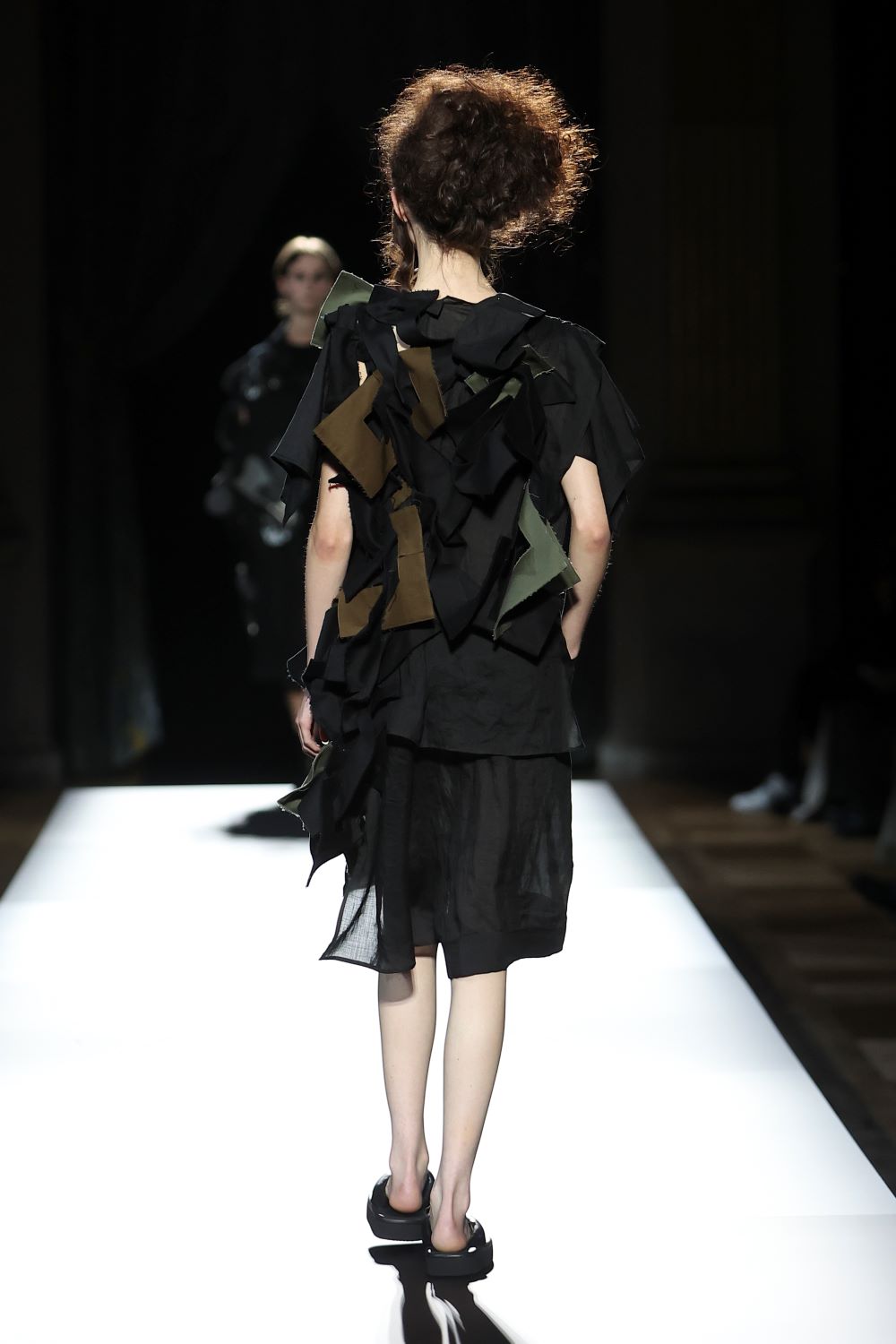 LOOK 19