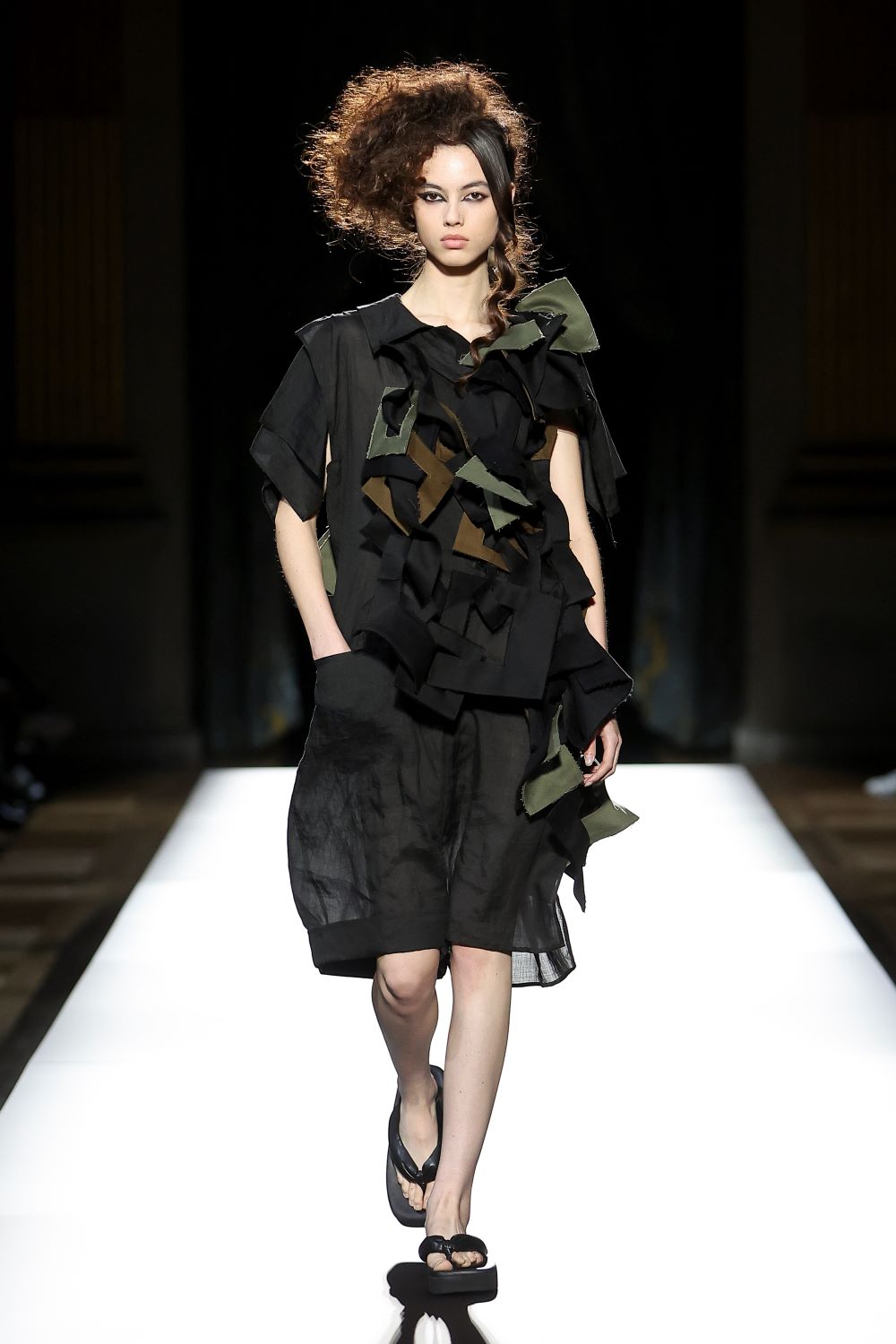 LOOK 19