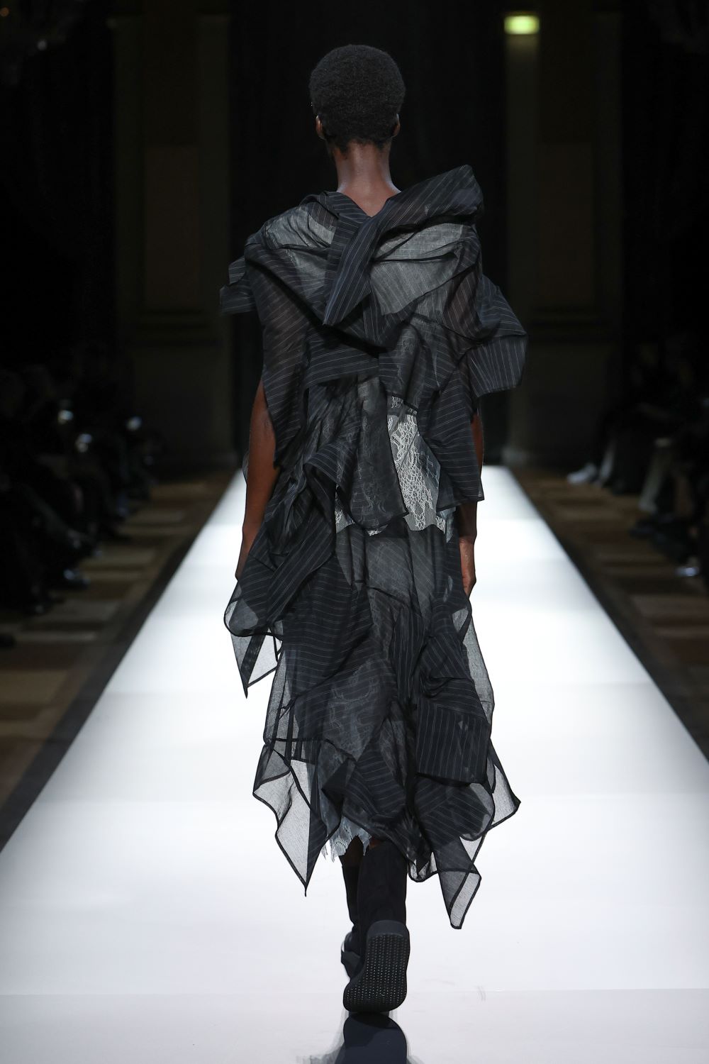 LOOK 27