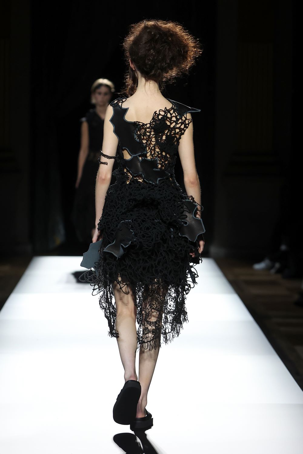 LOOK 32