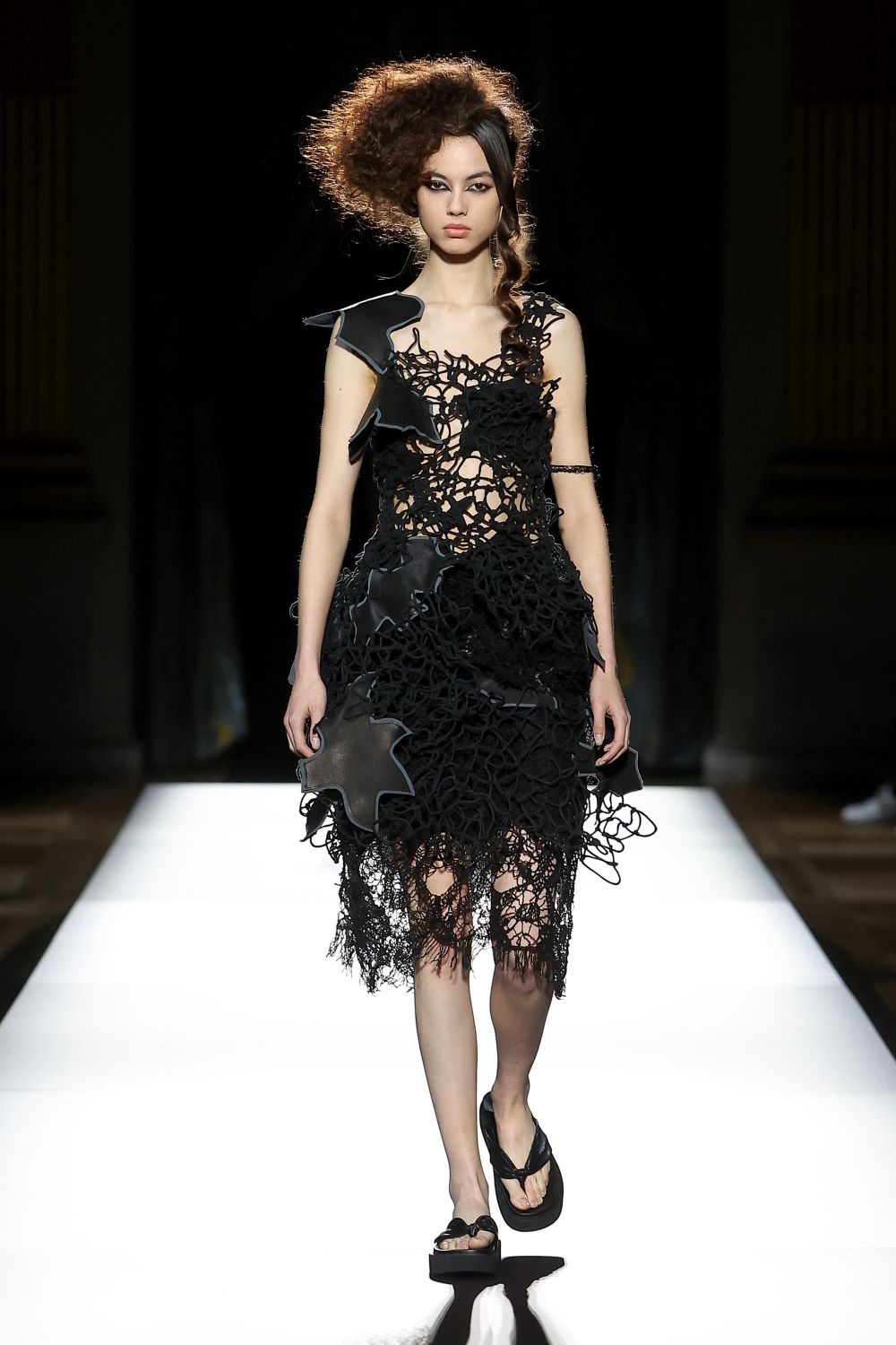 LOOK 32