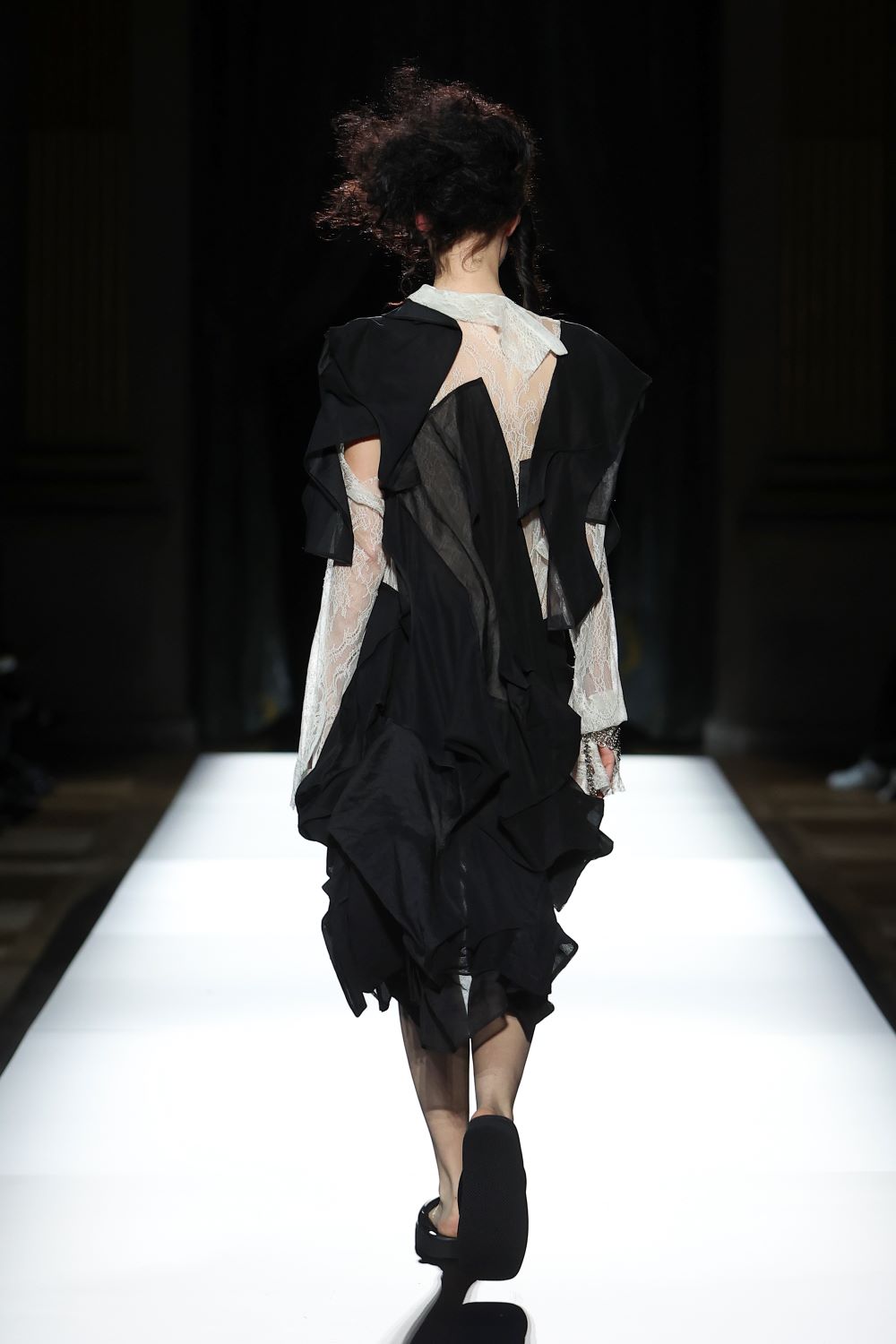 LOOK 34