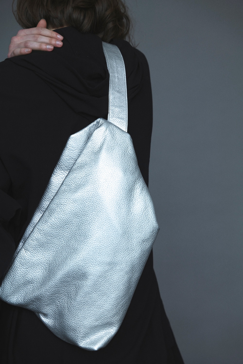 LOOK LOCK SLING BAG